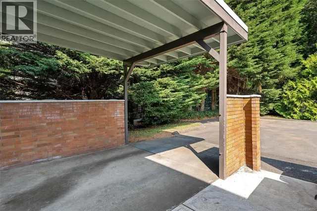 18 - 1701 MCKENZIE AVENUE, Saanich 3