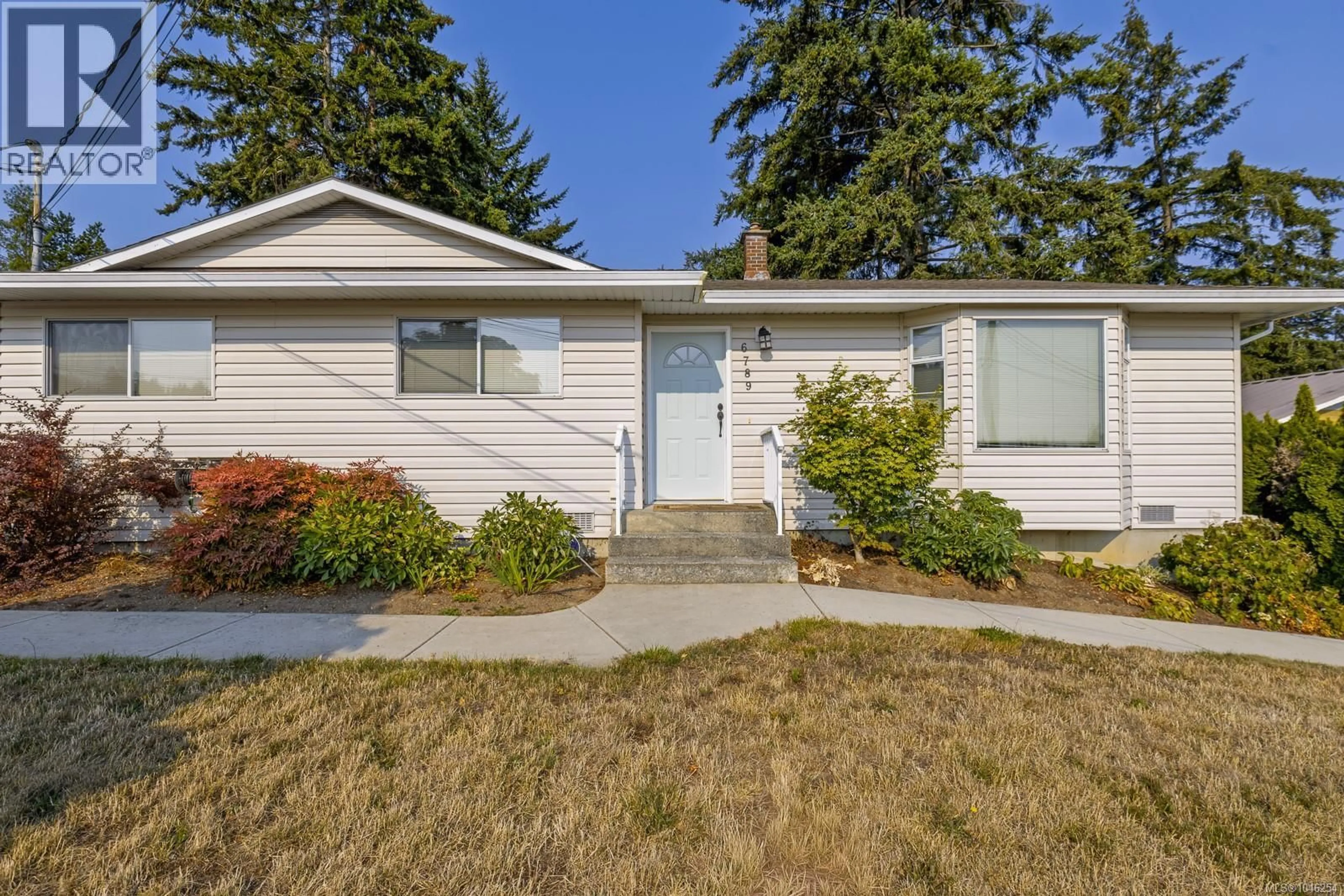 Home with vinyl exterior material, street for 6789 PHILIP ROAD, Lantzville British Columbia V0R2H0