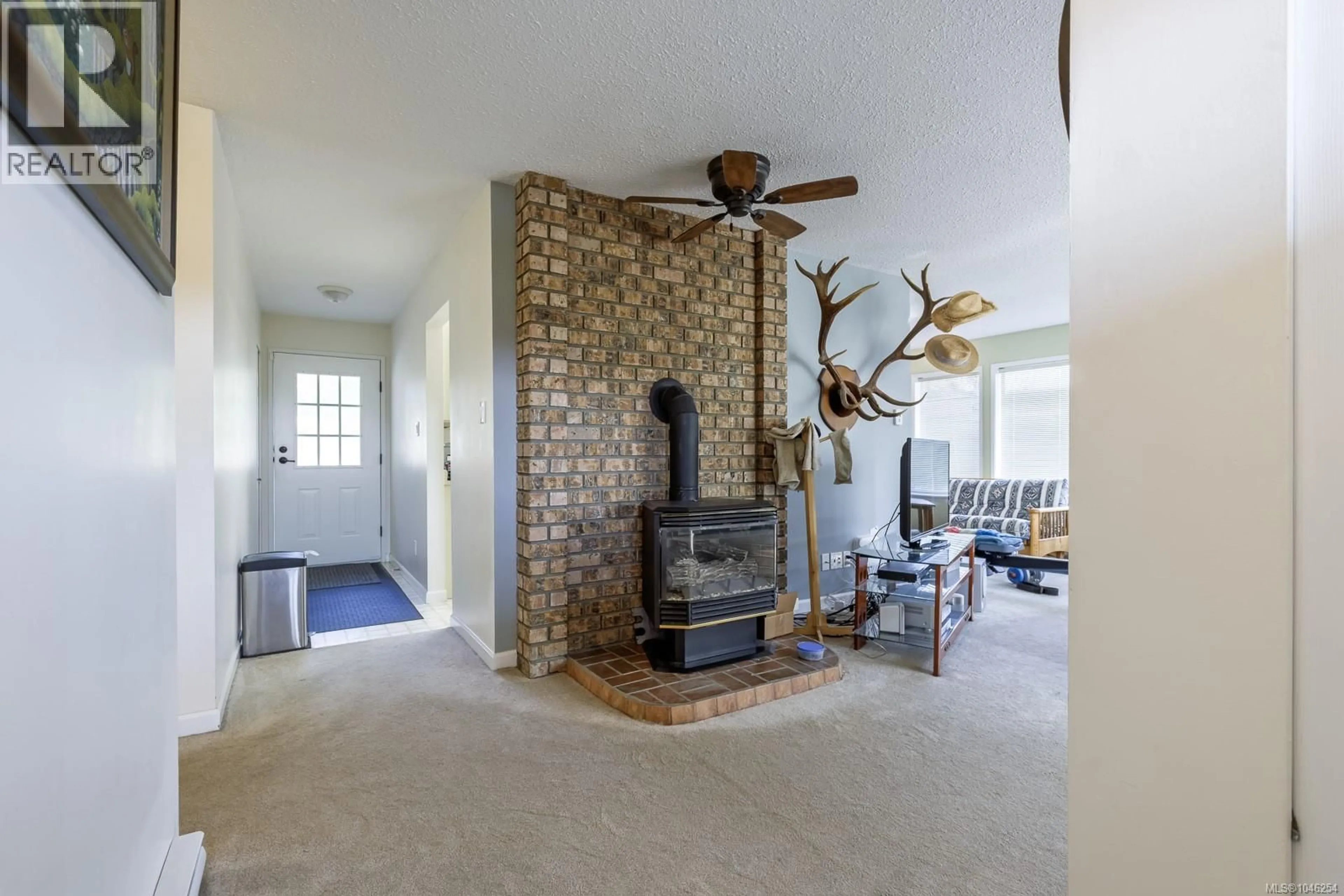 Indoor foyer for 6789 PHILIP ROAD, Lantzville British Columbia V0R2H0