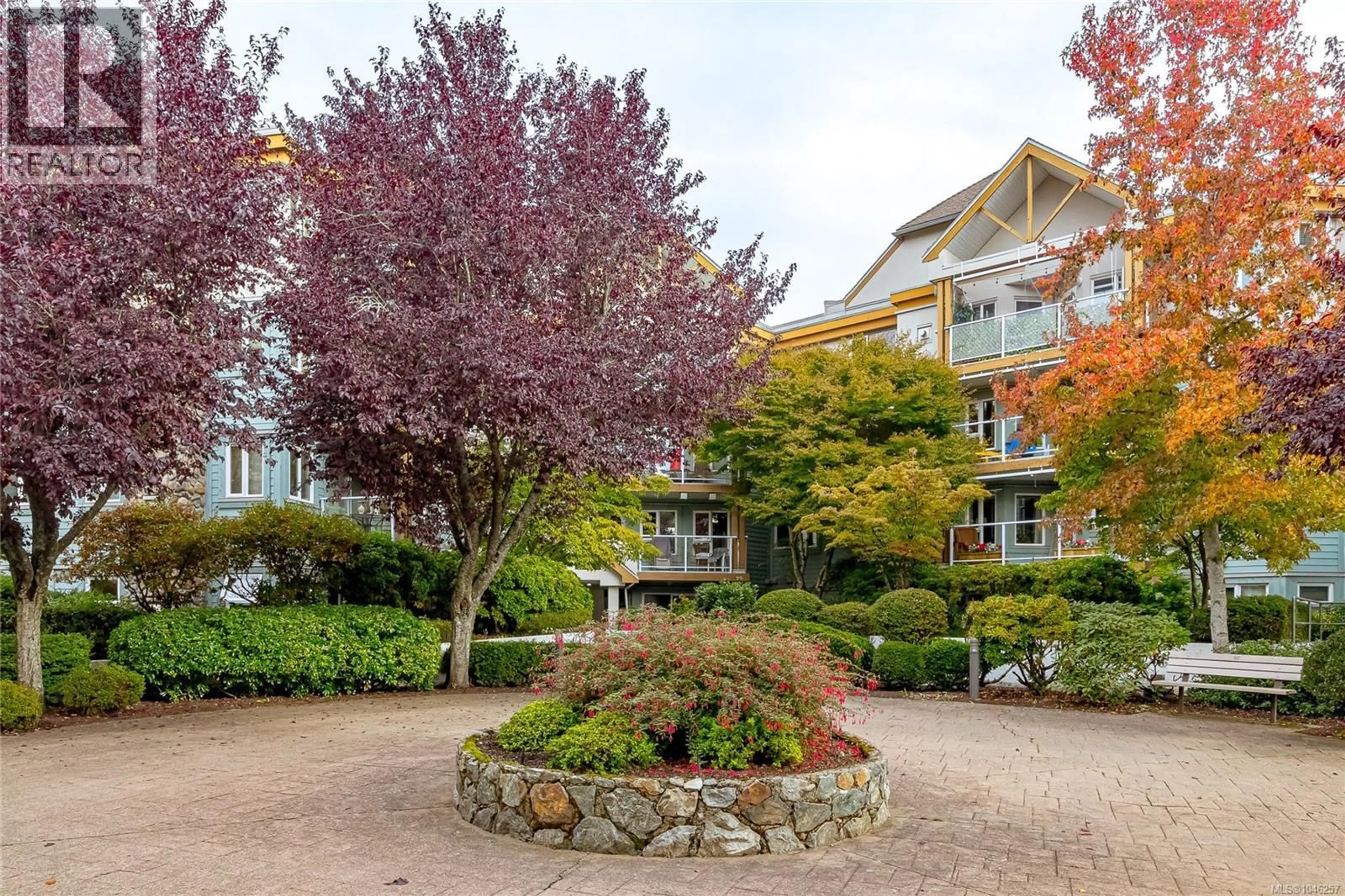 Patio, unknown for 102 - 490 MARSETT PLACE, Saanich British Columbia V8Z7J1