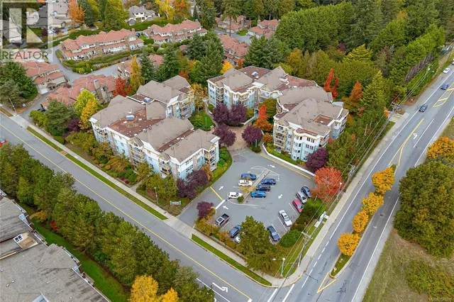 102 - 490 MARSETT PLACE, Saanich 3