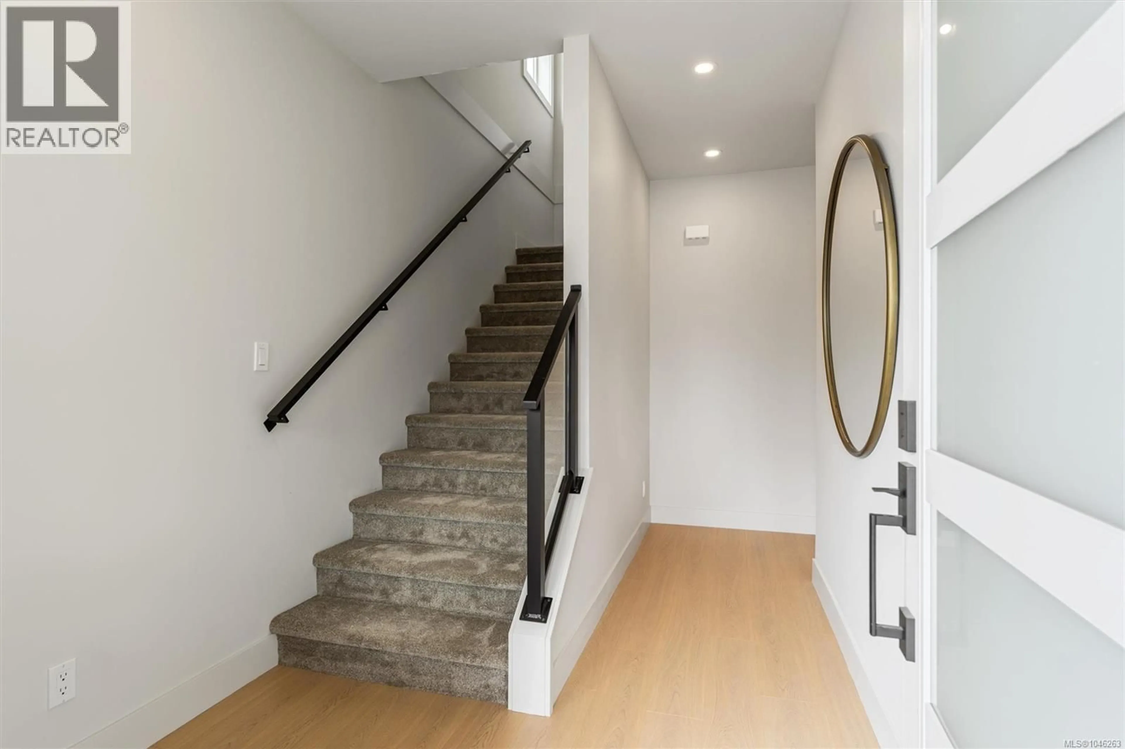 Indoor foyer for 650 WISTERIA RIDGE, Langford British Columbia V9B3N4
