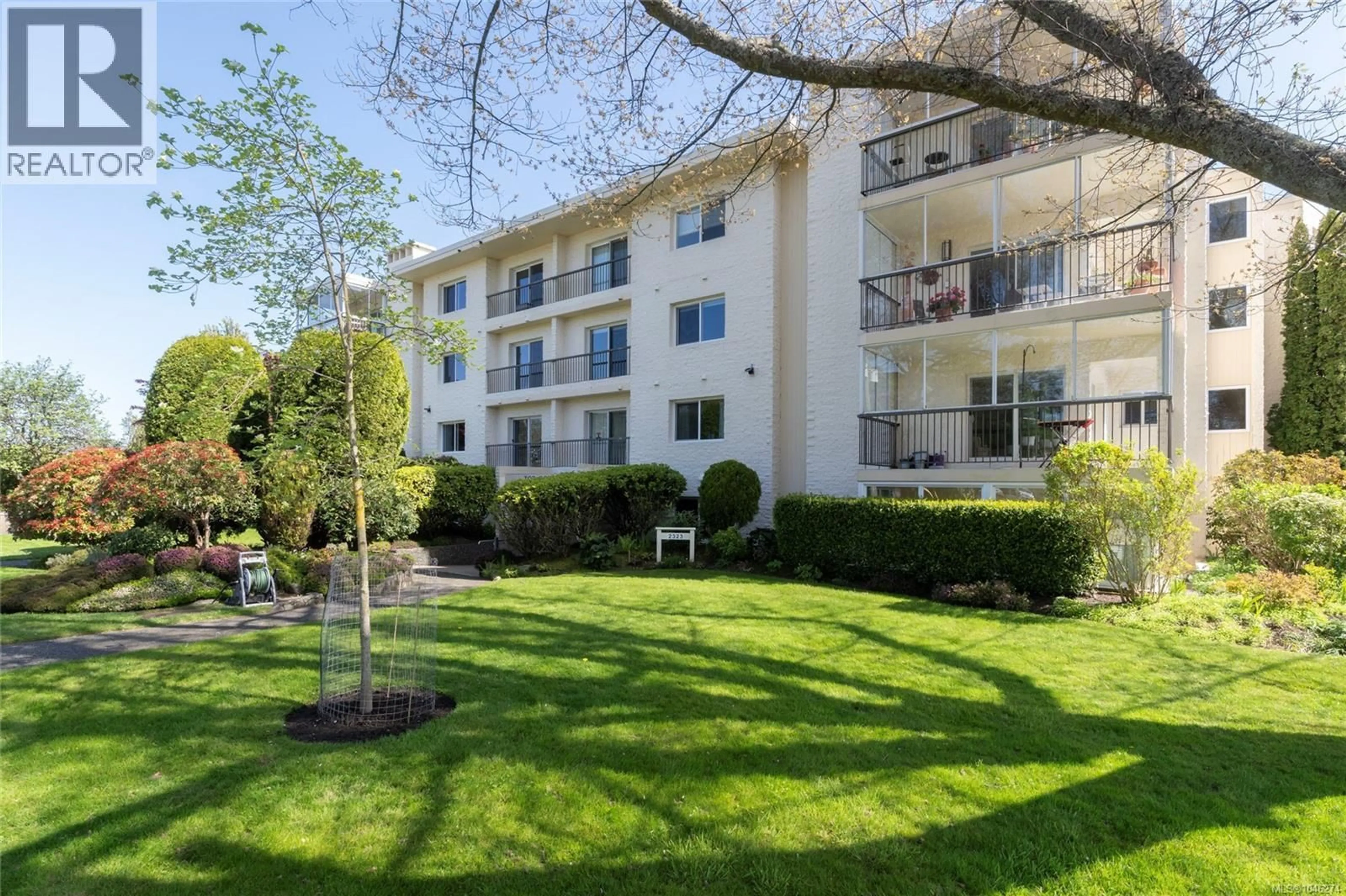 Patio, unknown for 402 - 2323 HAMIOTA STREET, Oak Bay British Columbia V8R2N1