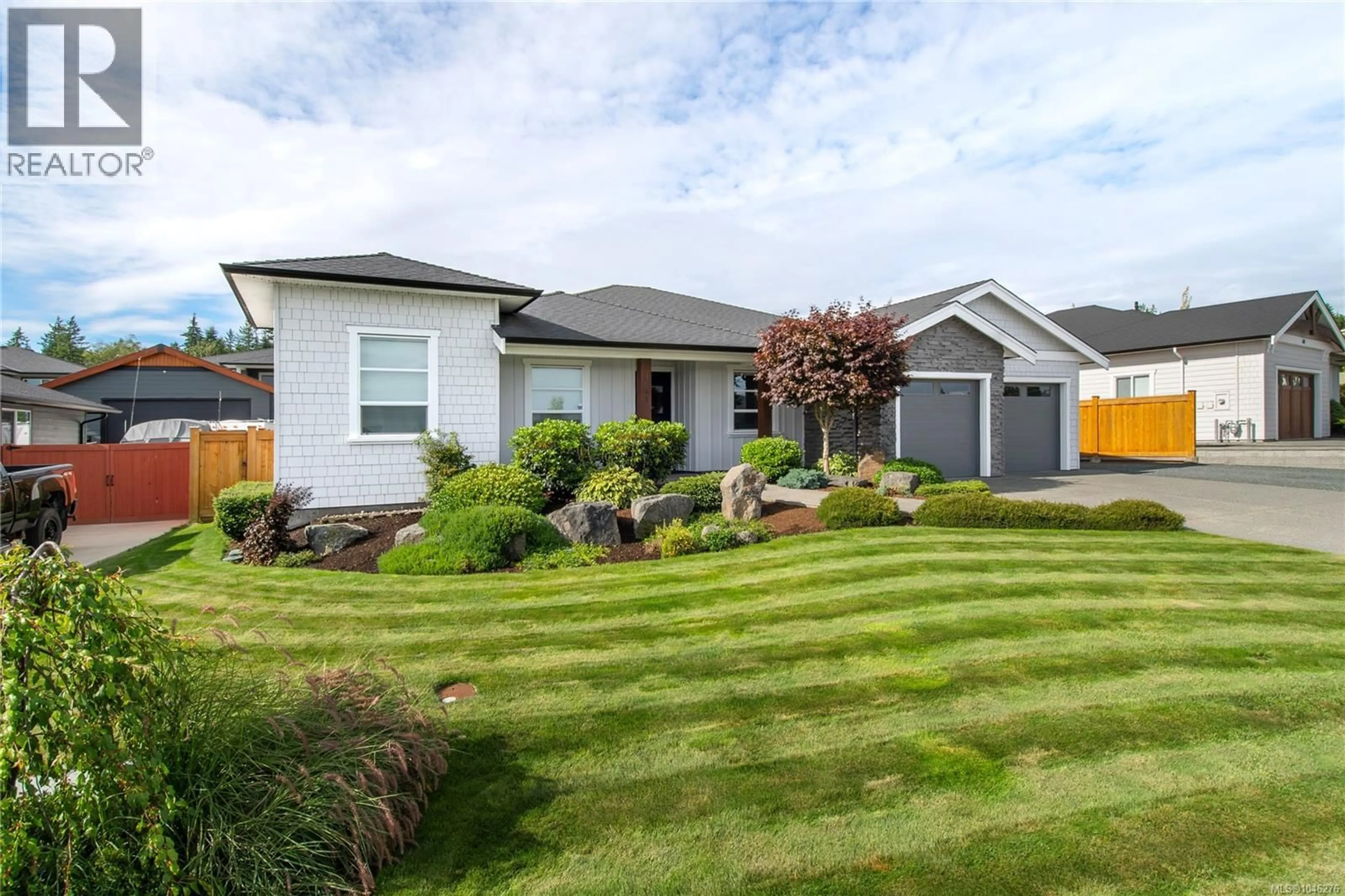 Home with vinyl exterior material, street for 441 ARIZONA DRIVE, Campbell River British Columbia V9H0E4