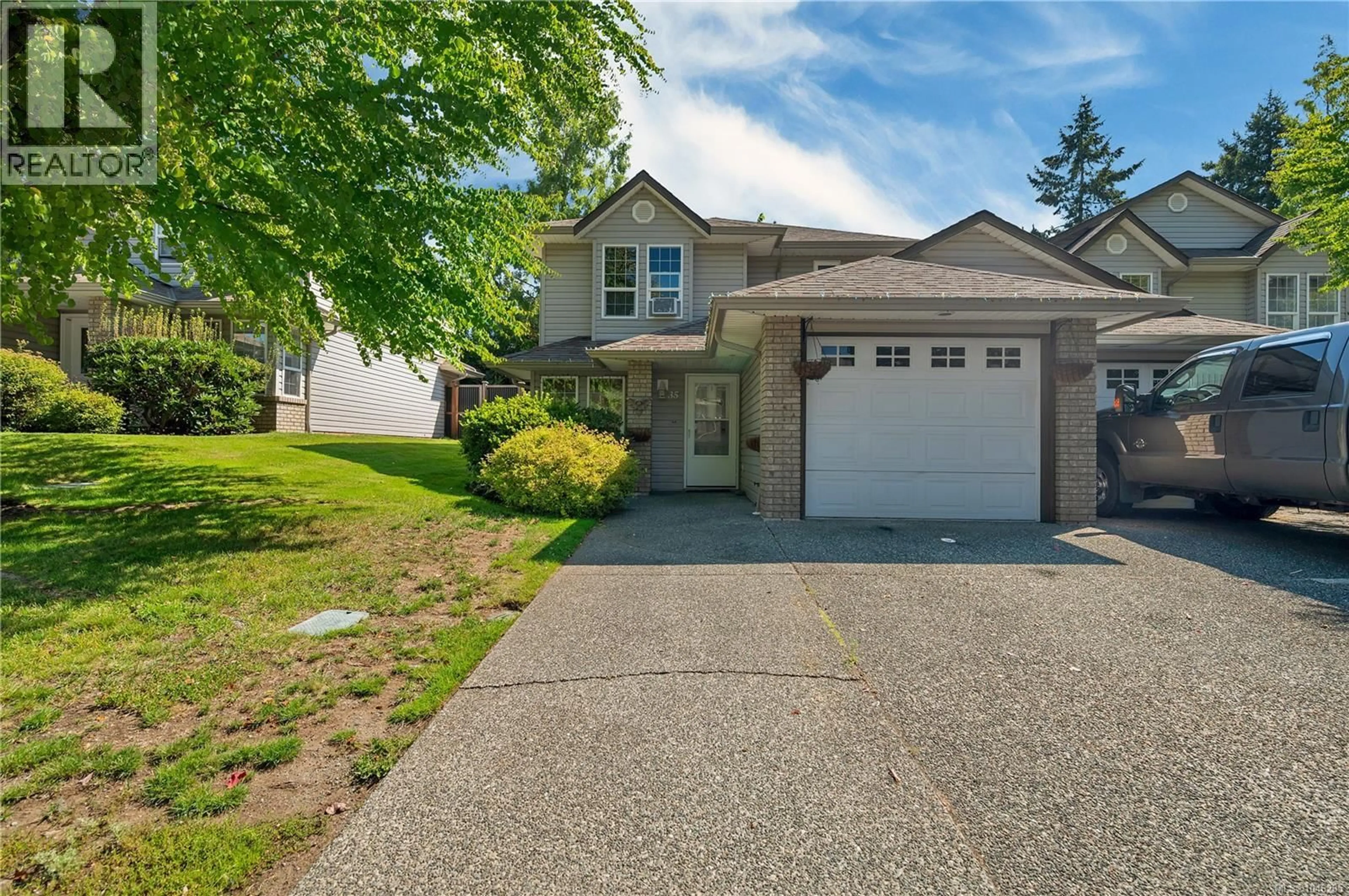 Home with vinyl exterior material, street for 35 - 772 ROBRON ROAD, Campbell River British Columbia V9W7Y9