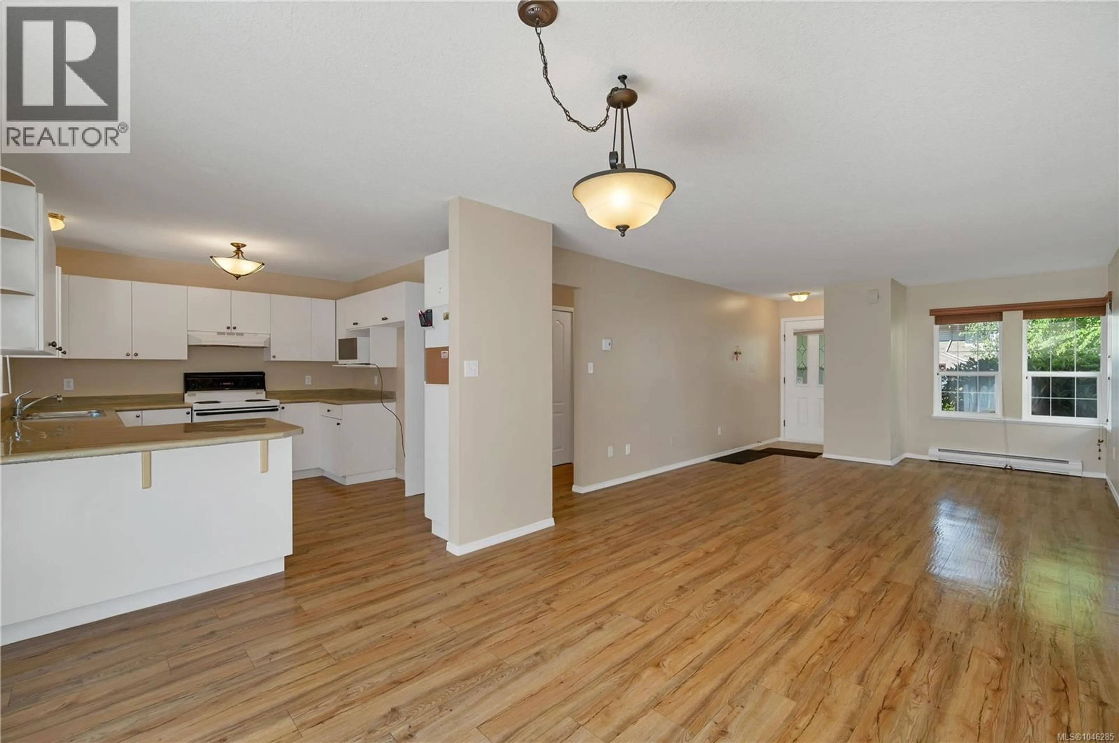 Open concept kitchen, wood/laminate floor for 35 - 772 ROBRON ROAD, Campbell River British Columbia V9W7Y9