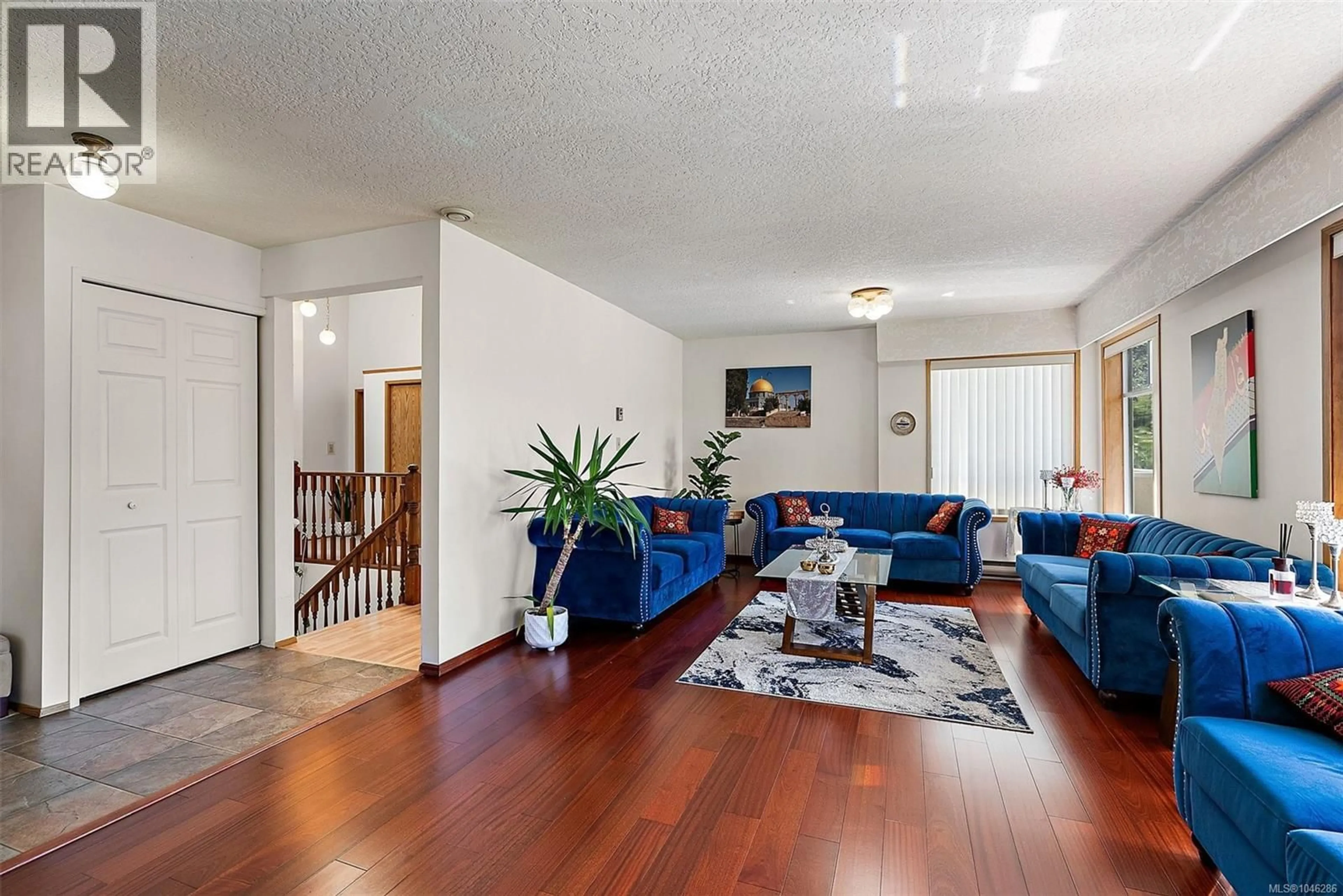 Living room with furniture, unknown for 3301 ARGYLE PLACE, Saanich British Columbia V8P5R8