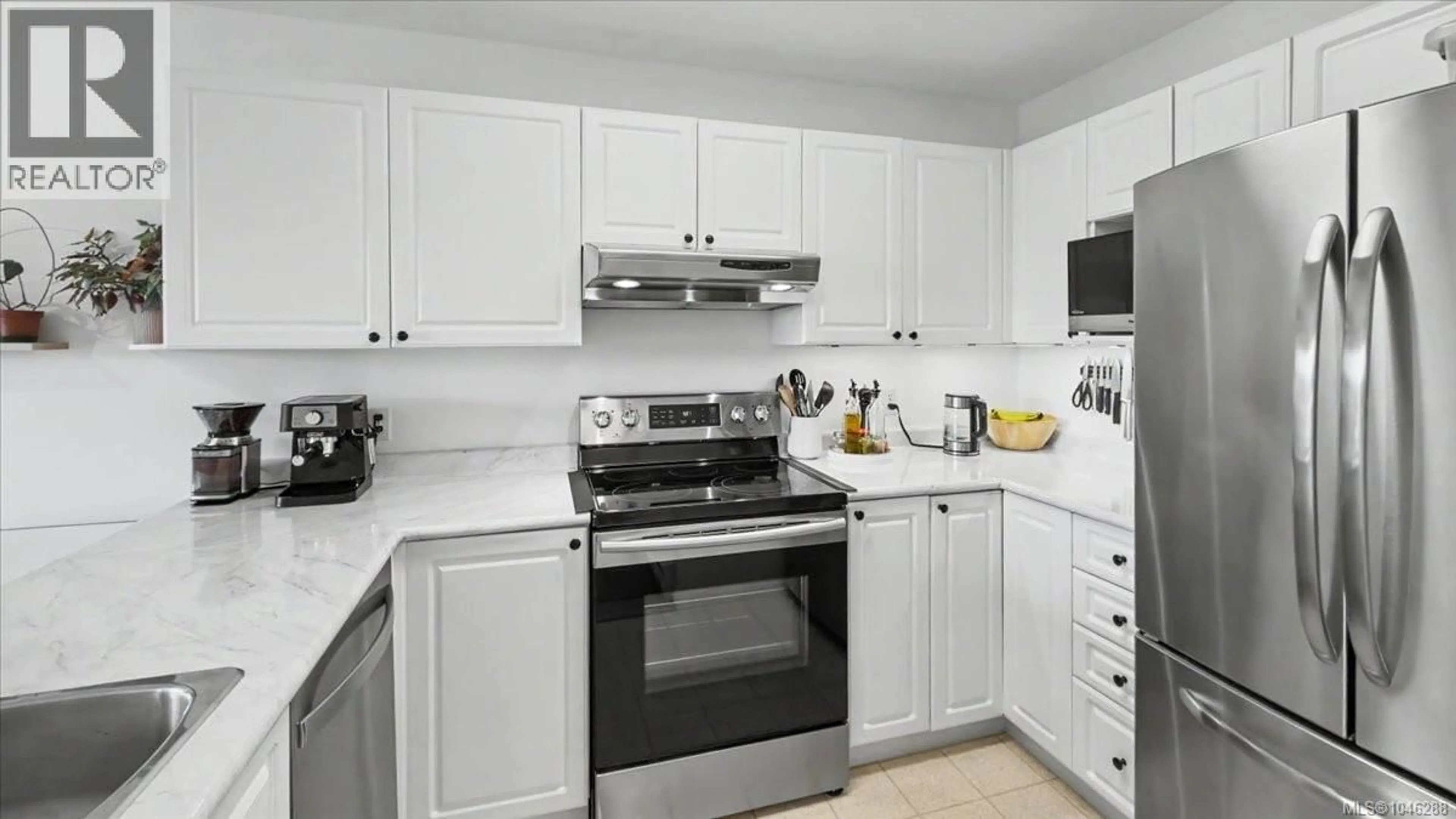 Standard kitchen, ceramic/tile floor for 202 - 2525 FITZGERALD AVENUE, Courtenay British Columbia V9N6J4