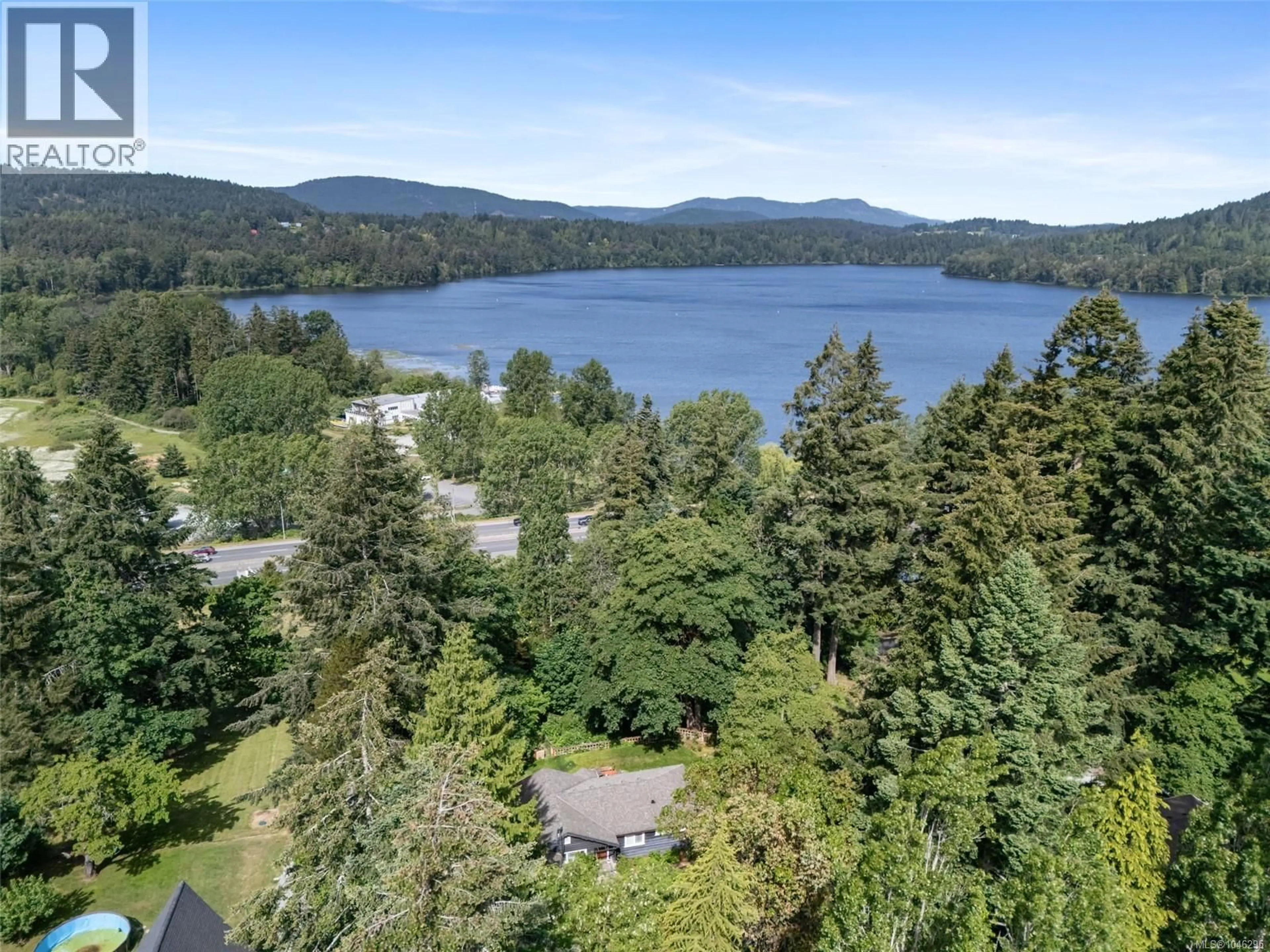 A pic from outside/outdoor area/front of a property/back of a property/a pic from drone, water/lake/river/ocean view for 5168 SANTA CLARA AVENUE, Saanich British Columbia V8Y1W4