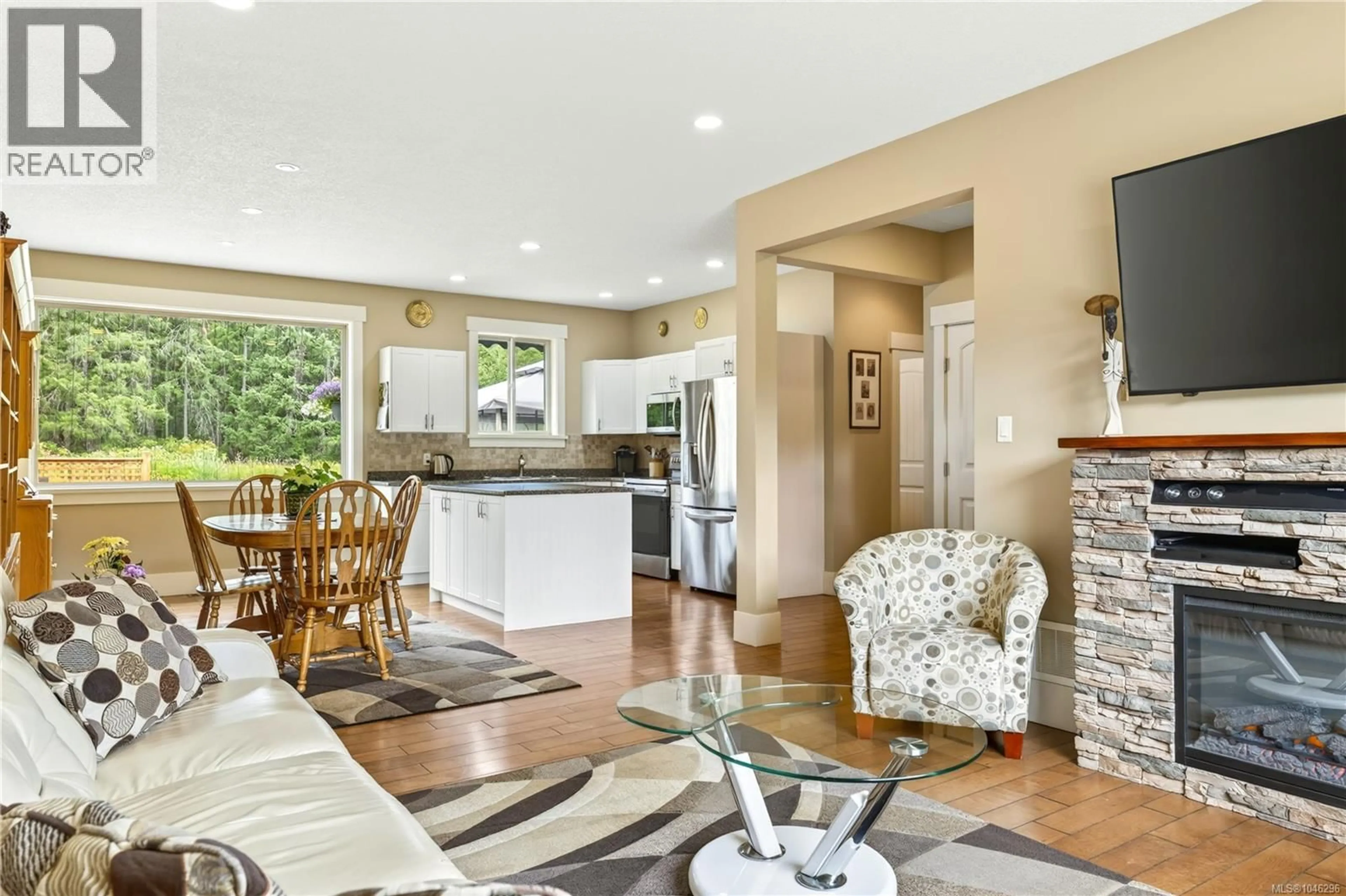 Open concept kitchen, ceramic/tile floor for 460 NANAIMO RIVER ROAD, Nanaimo British Columbia V9X1E2