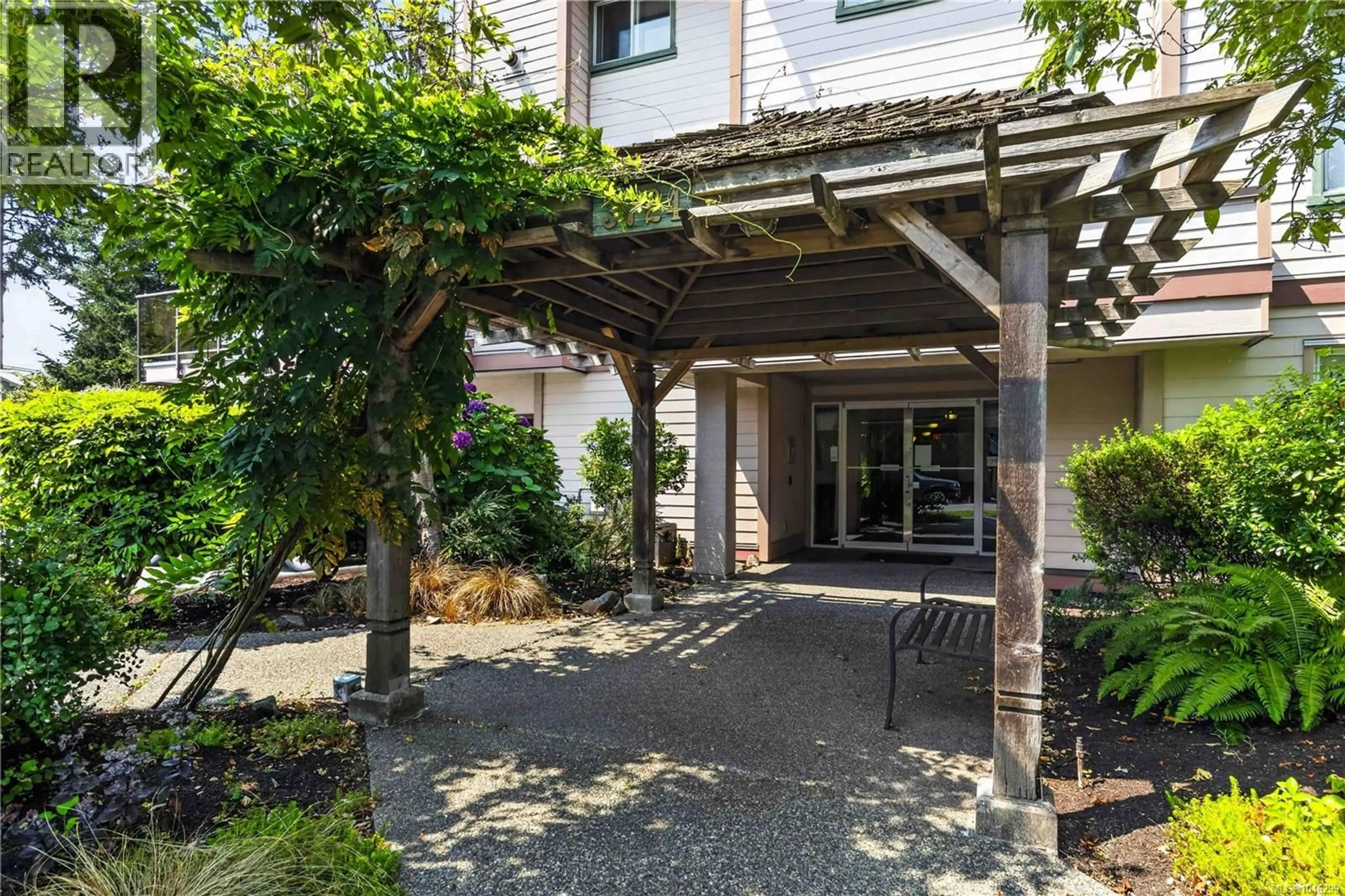 Patio, street for 309 - 3724 HARRIET ROAD, Saanich British Columbia V8Z3T2