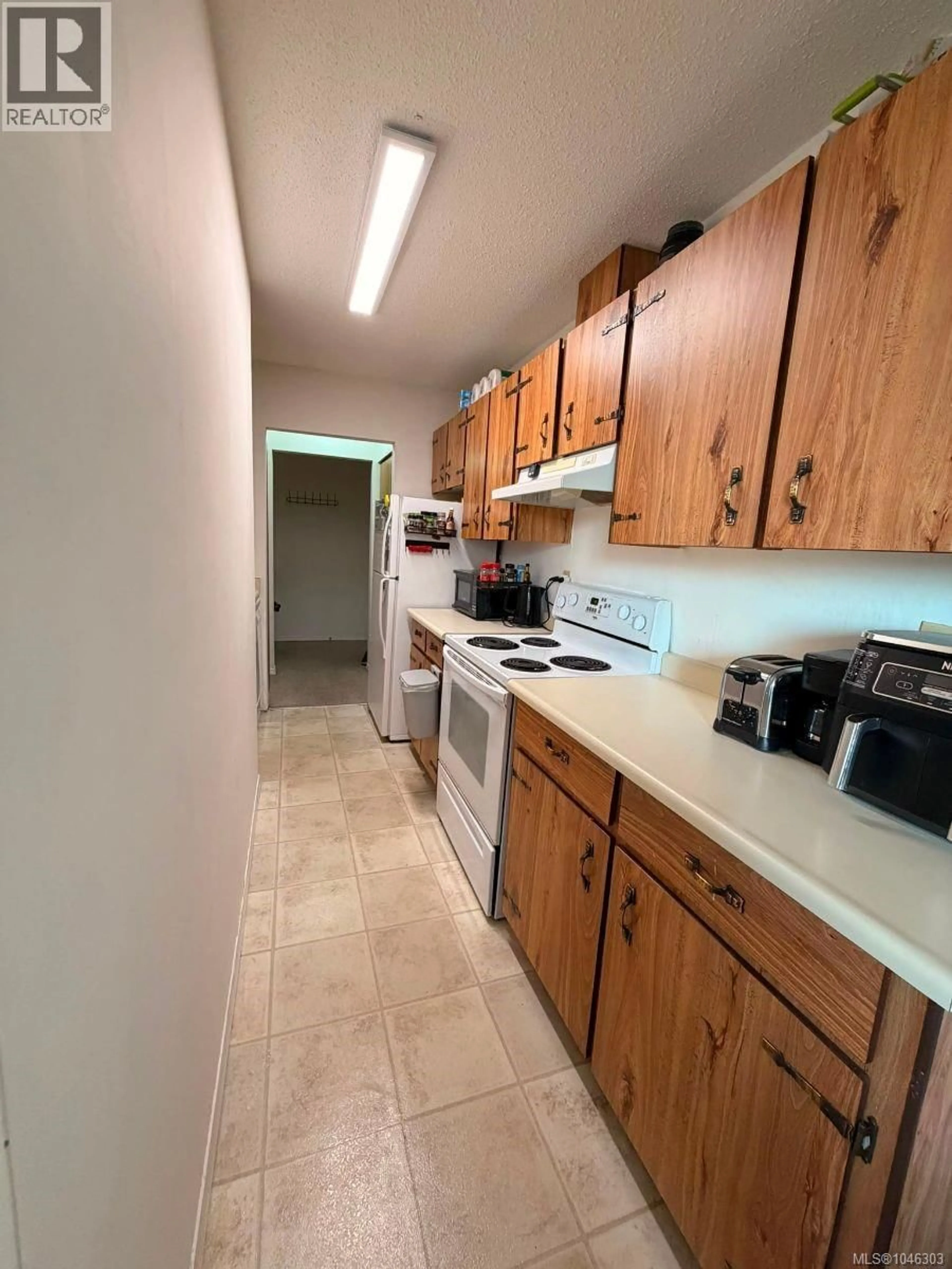 Standard kitchen, unknown for 610 - 1745 LEIGHTON ROAD, Victoria British Columbia V8R6R6