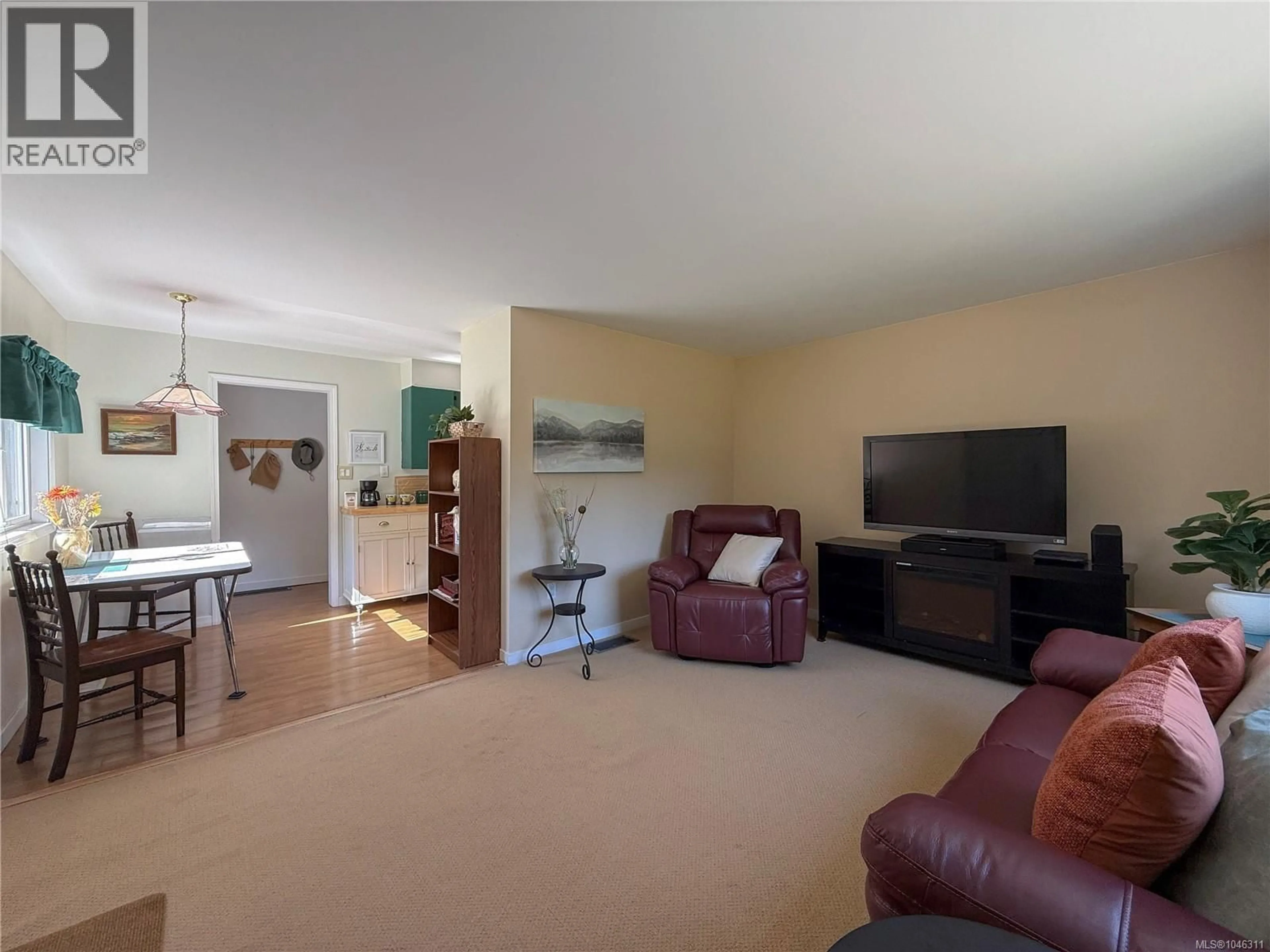 Living room with furniture, unknown for 2361 CAMPBELL RIVER ROAD, Campbell River British Columbia V9W4N9