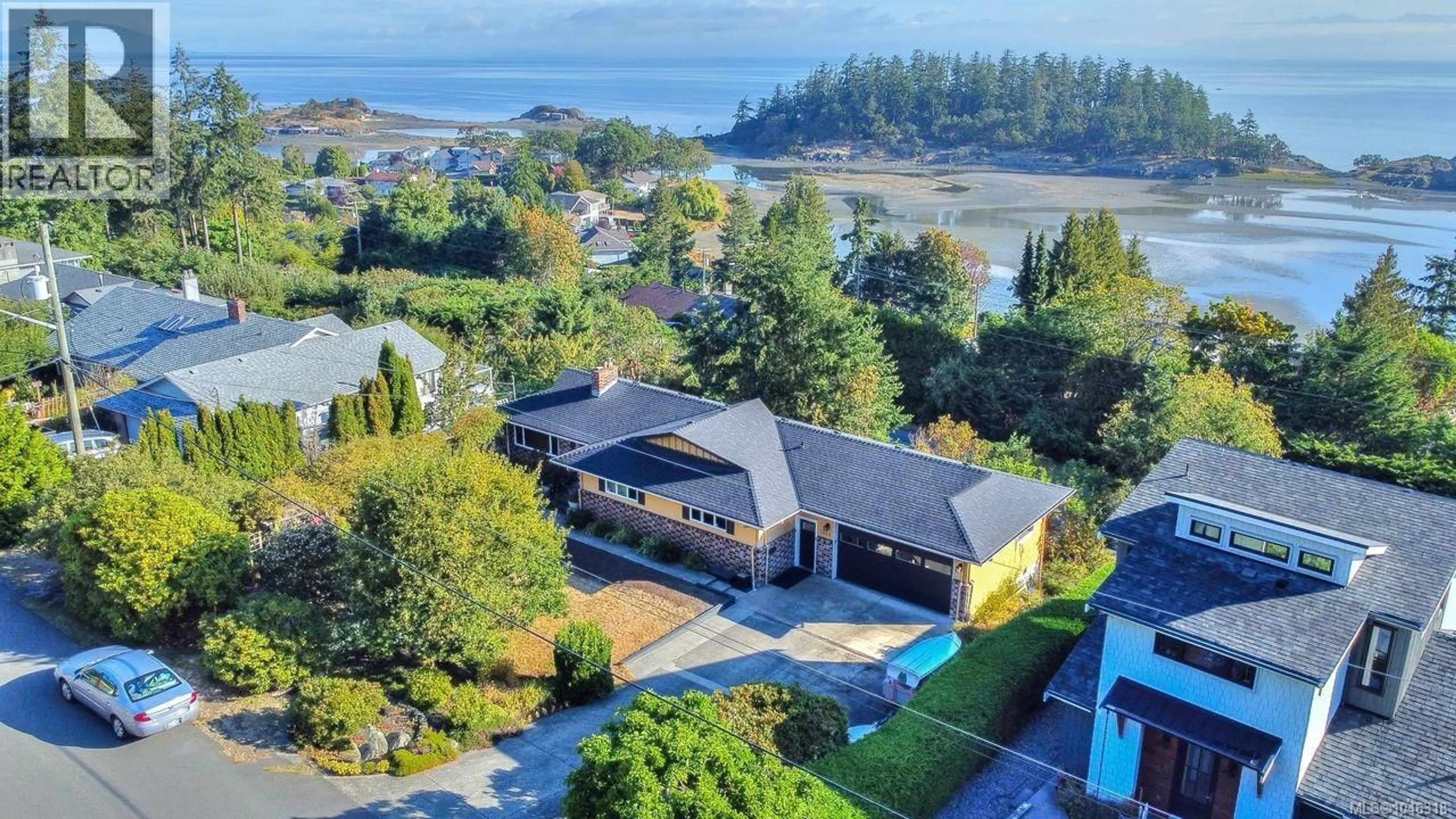 A pic from outside/outdoor area/front of a property/back of a property/a pic from drone, water/lake/river/ocean view for 3628 OVERLOOK DRIVE, Nanaimo British Columbia V9T1M6