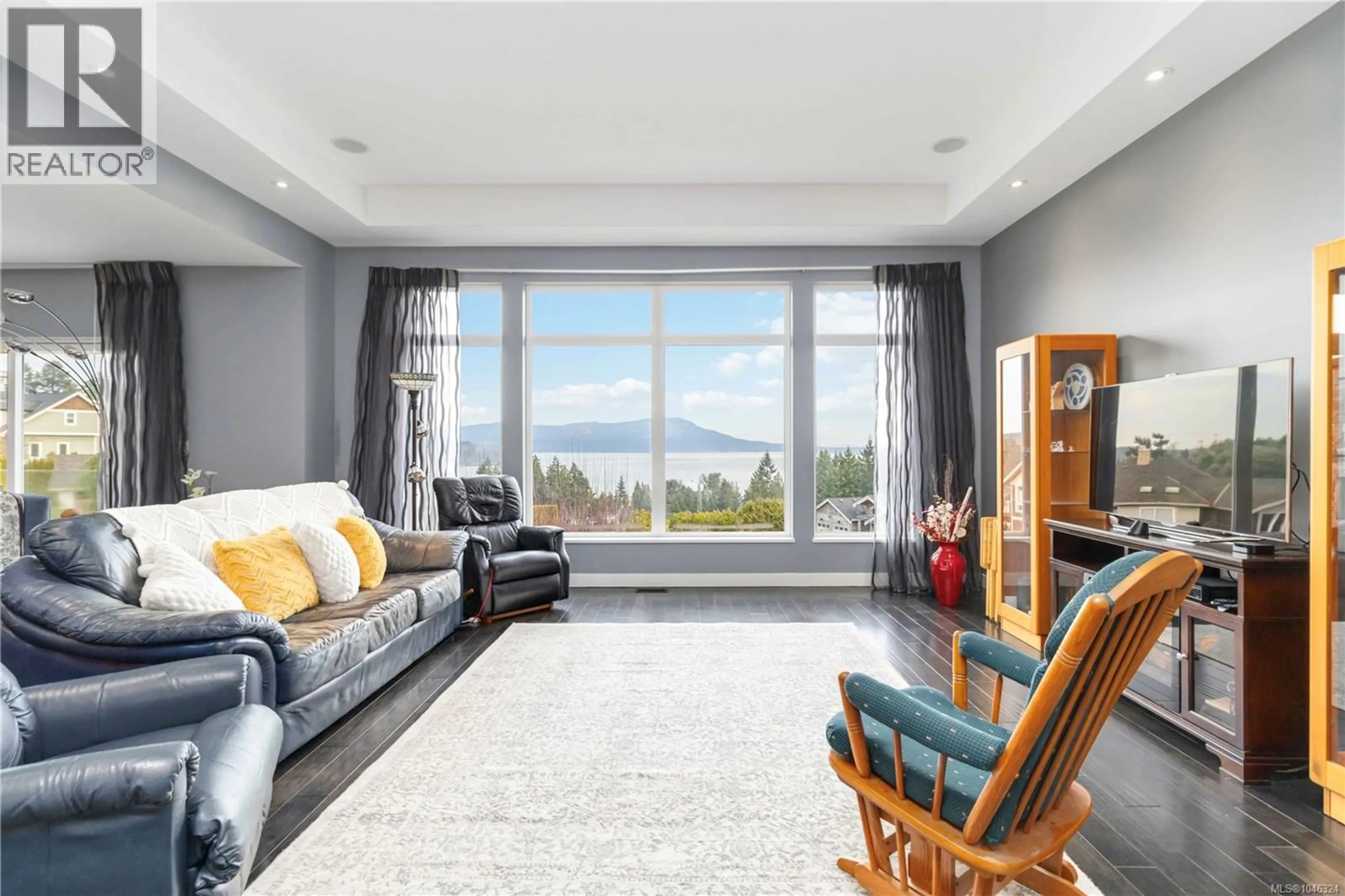 Living room with furniture, unknown for 532 SENTINEL DRIVE, Mill Bay British Columbia V8H1H7