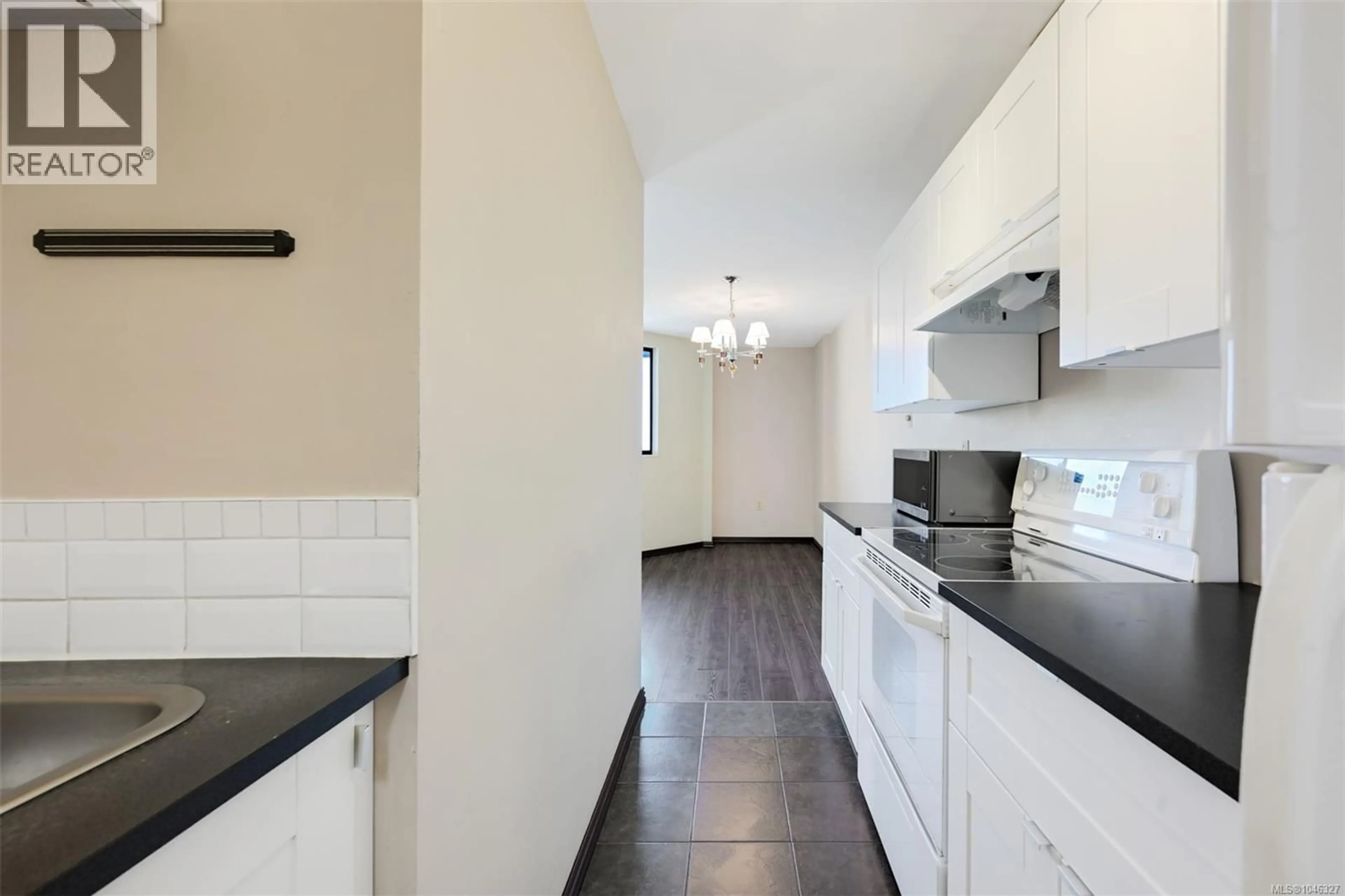 Standard kitchen, ceramic/tile floor for 505 - 1745 LEIGHTON ROAD, Victoria British Columbia V8R6R6