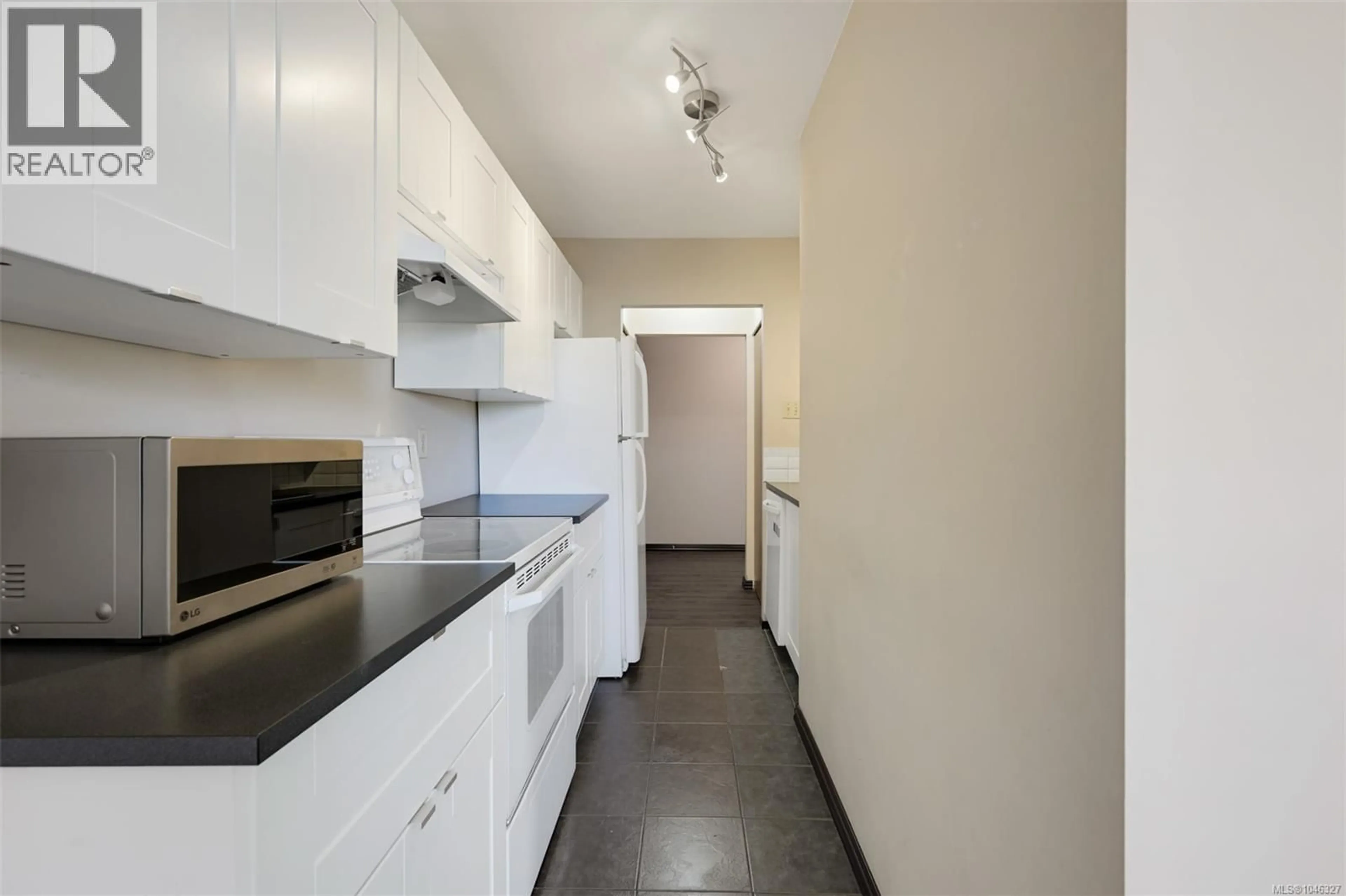Standard kitchen, unknown for 505 - 1745 LEIGHTON ROAD, Victoria British Columbia V8R6R6