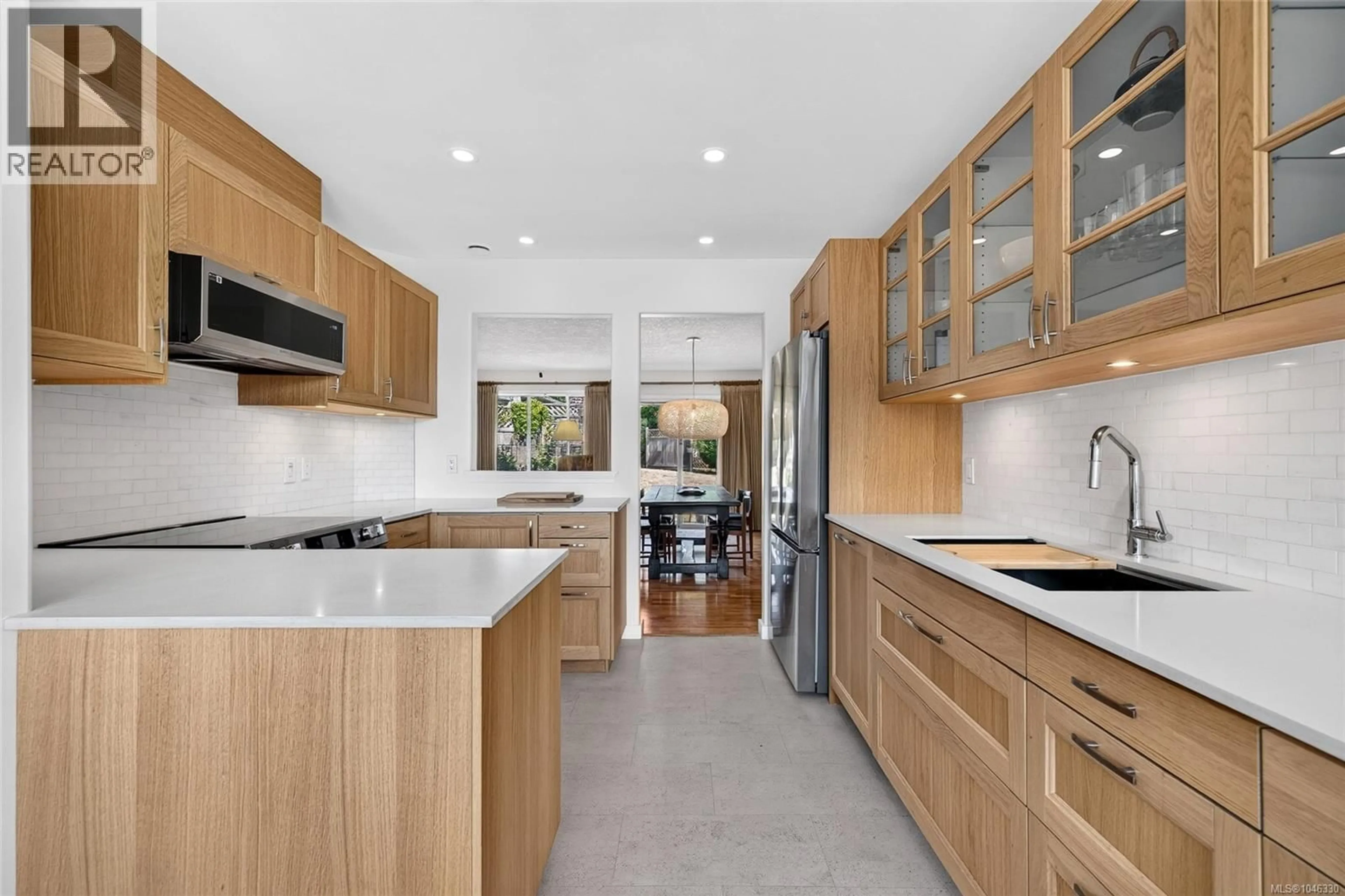 Contemporary kitchen, ceramic/tile floor for 28 - 295 LOWER GANGES ROAD, Salt Spring British Columbia V8K1T3