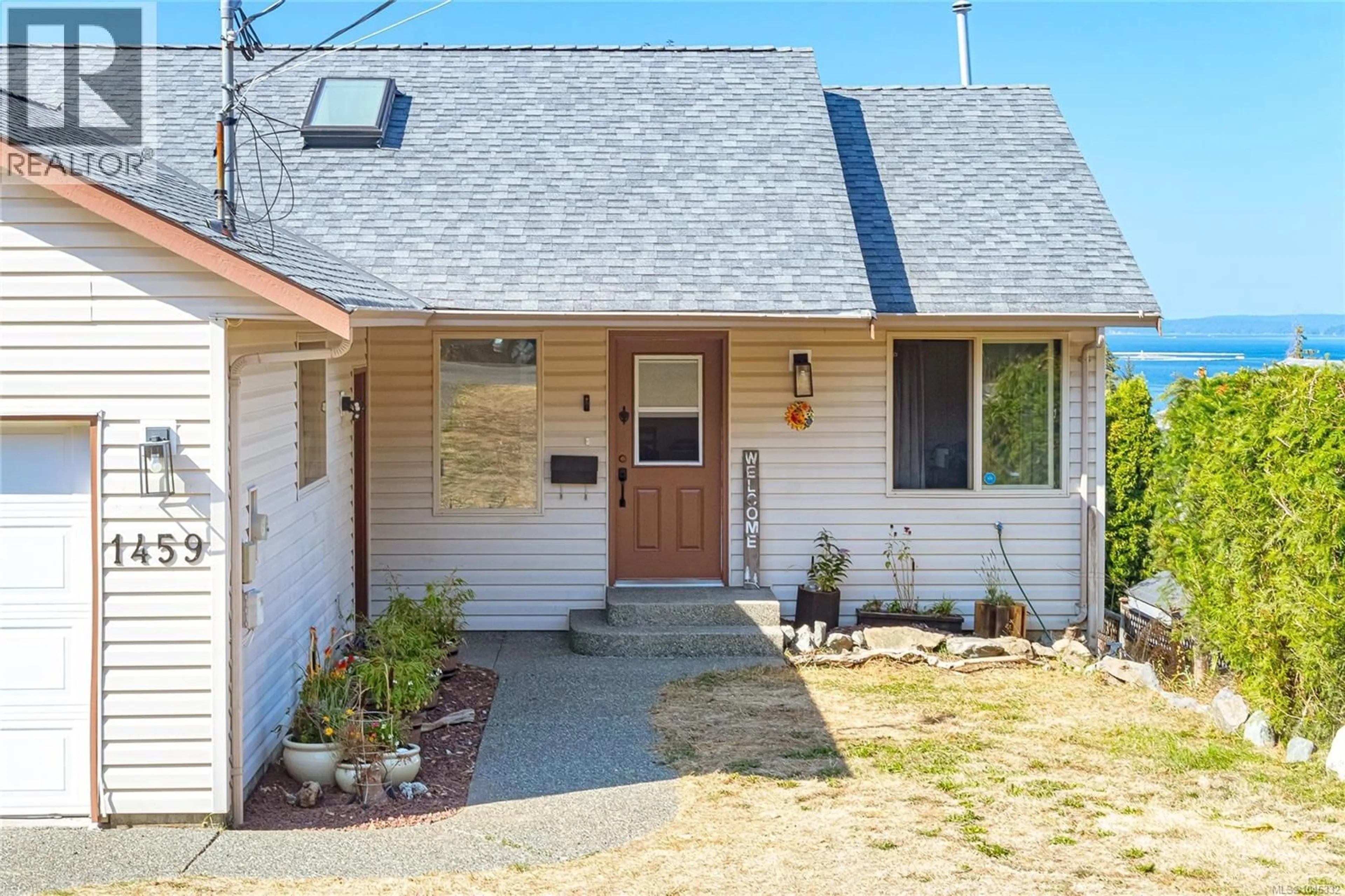 Home with vinyl exterior material, street for 1459 ADELAIDE STREET, Crofton British Columbia V0R1R0