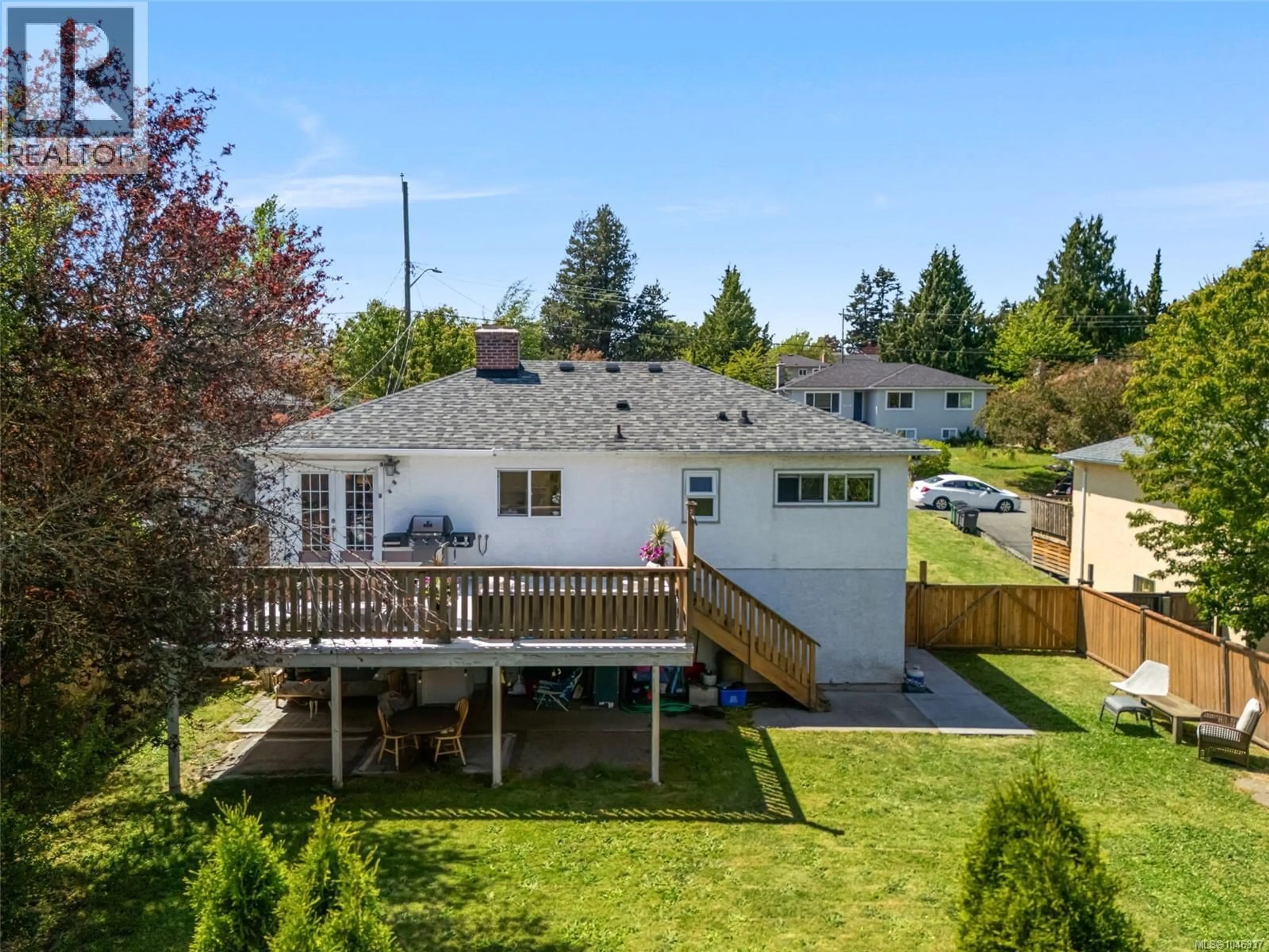 A pic from outside/outdoor area/front of a property/back of a property/a pic from drone, unknown for 4147 HAWKES AVENUE, Saanich British Columbia V8Z3Y9