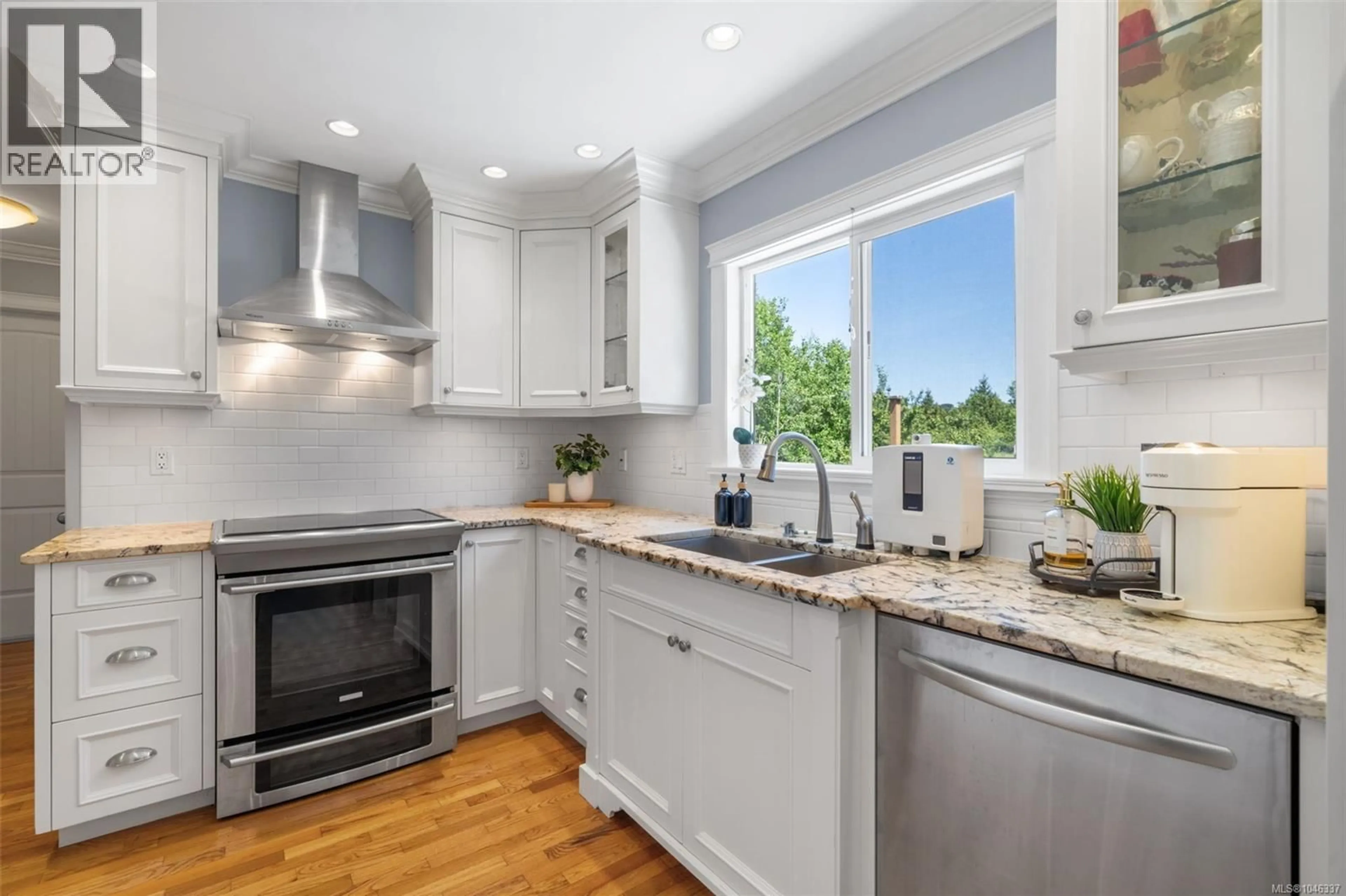 Open concept kitchen, unknown for 4147 HAWKES AVENUE, Saanich British Columbia V8Z3Y9