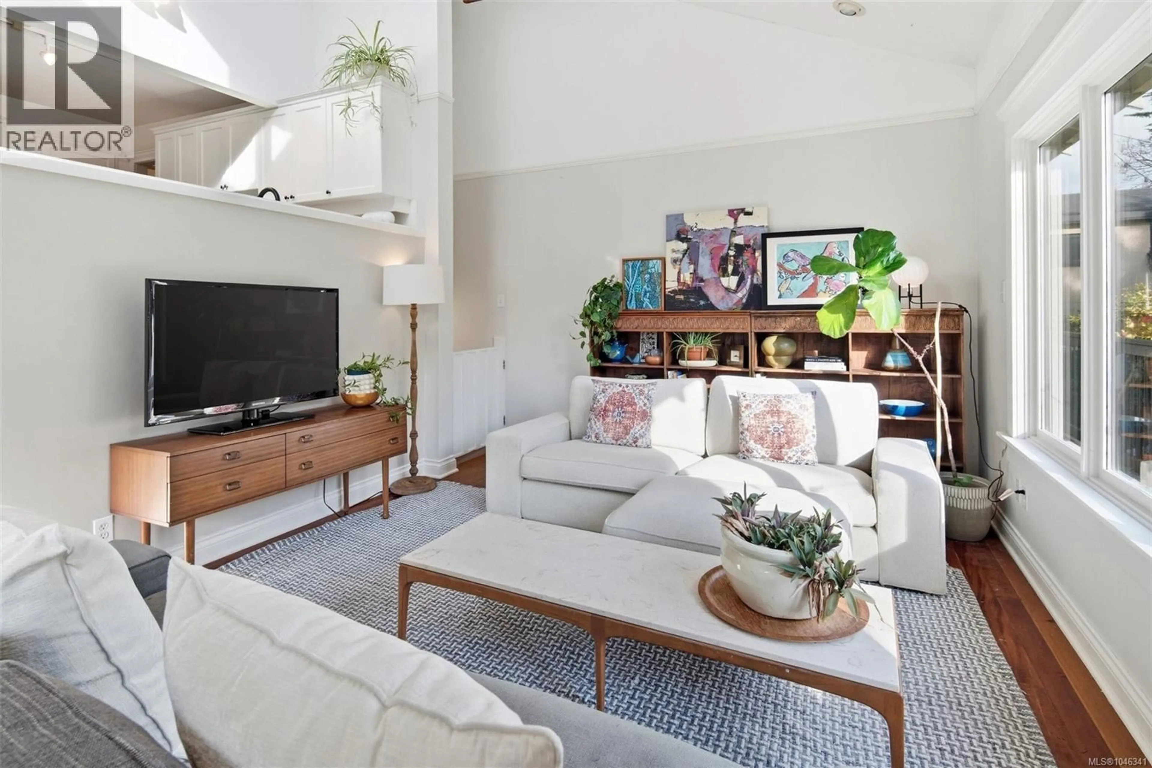 Living room with furniture, unknown for 2353 WINDSOR ROAD, Oak Bay British Columbia V8S4Y8