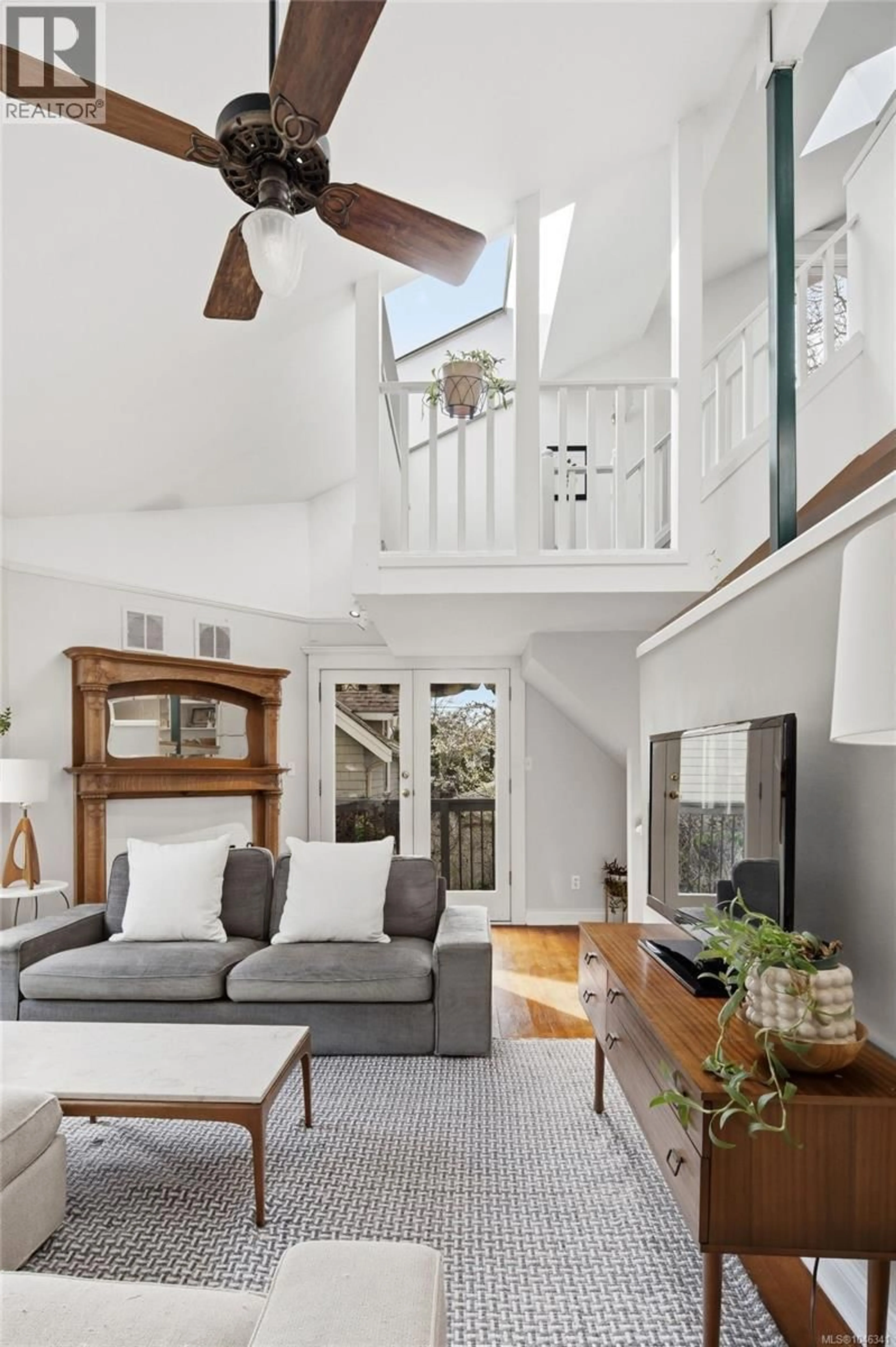 Living room with furniture, unknown for 2353 WINDSOR ROAD, Oak Bay British Columbia V8S4Y8