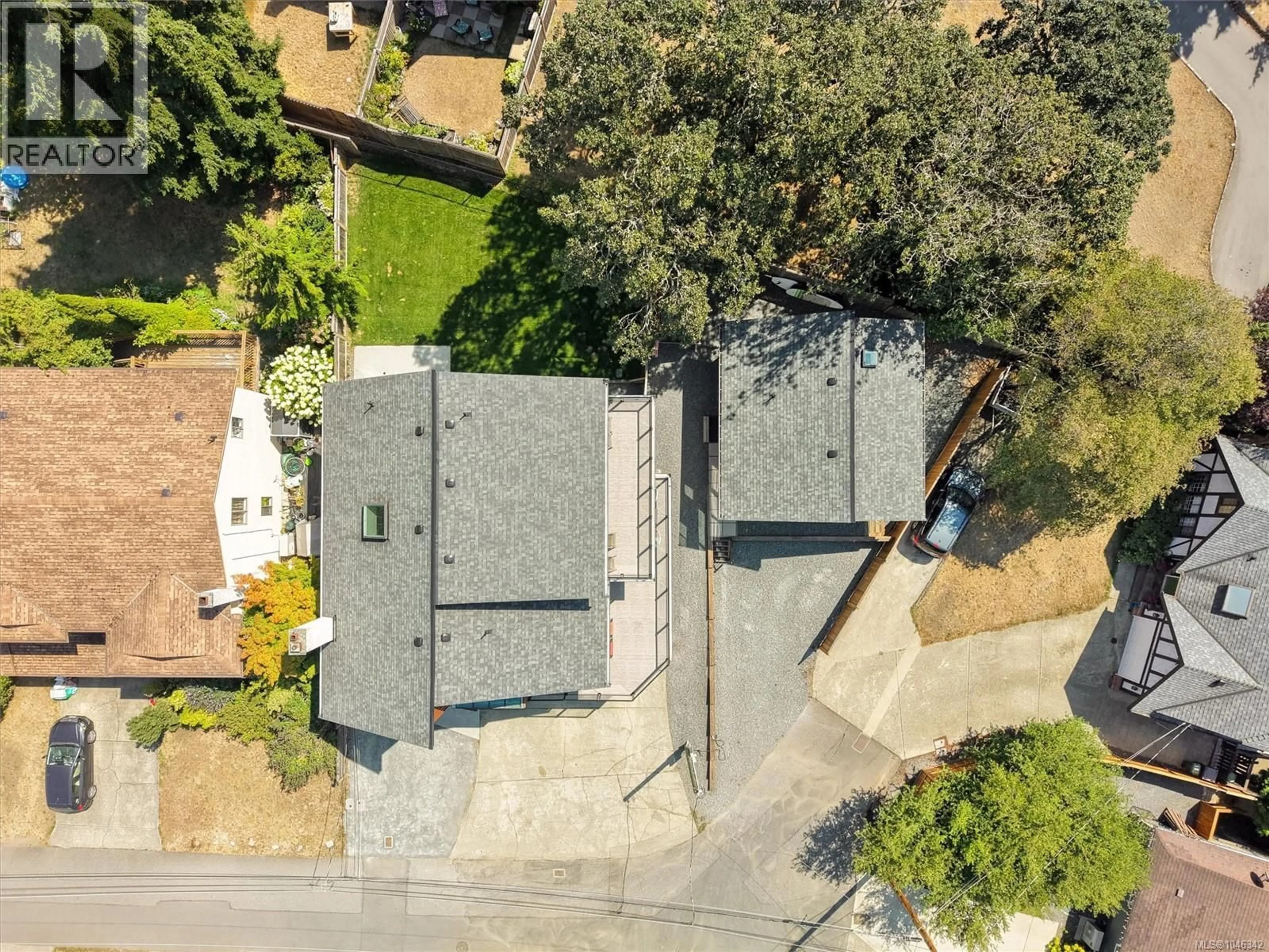 A pic from outside/outdoor area/front of a property/back of a property/a pic from drone, street for 1143 LINDSAY PLACE, Langford British Columbia V9B5N9