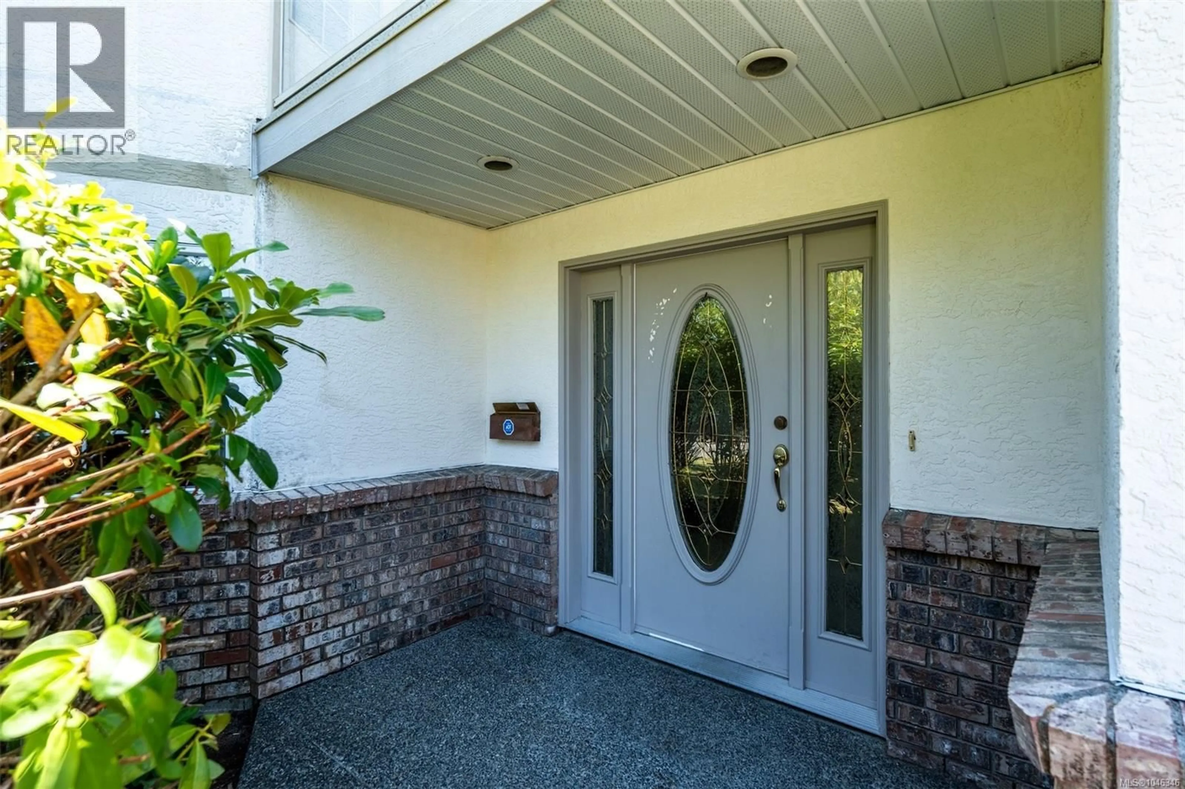 Indoor entryway for 1847 EL SERENO DRIVE, Saanich British Columbia V8N6K4