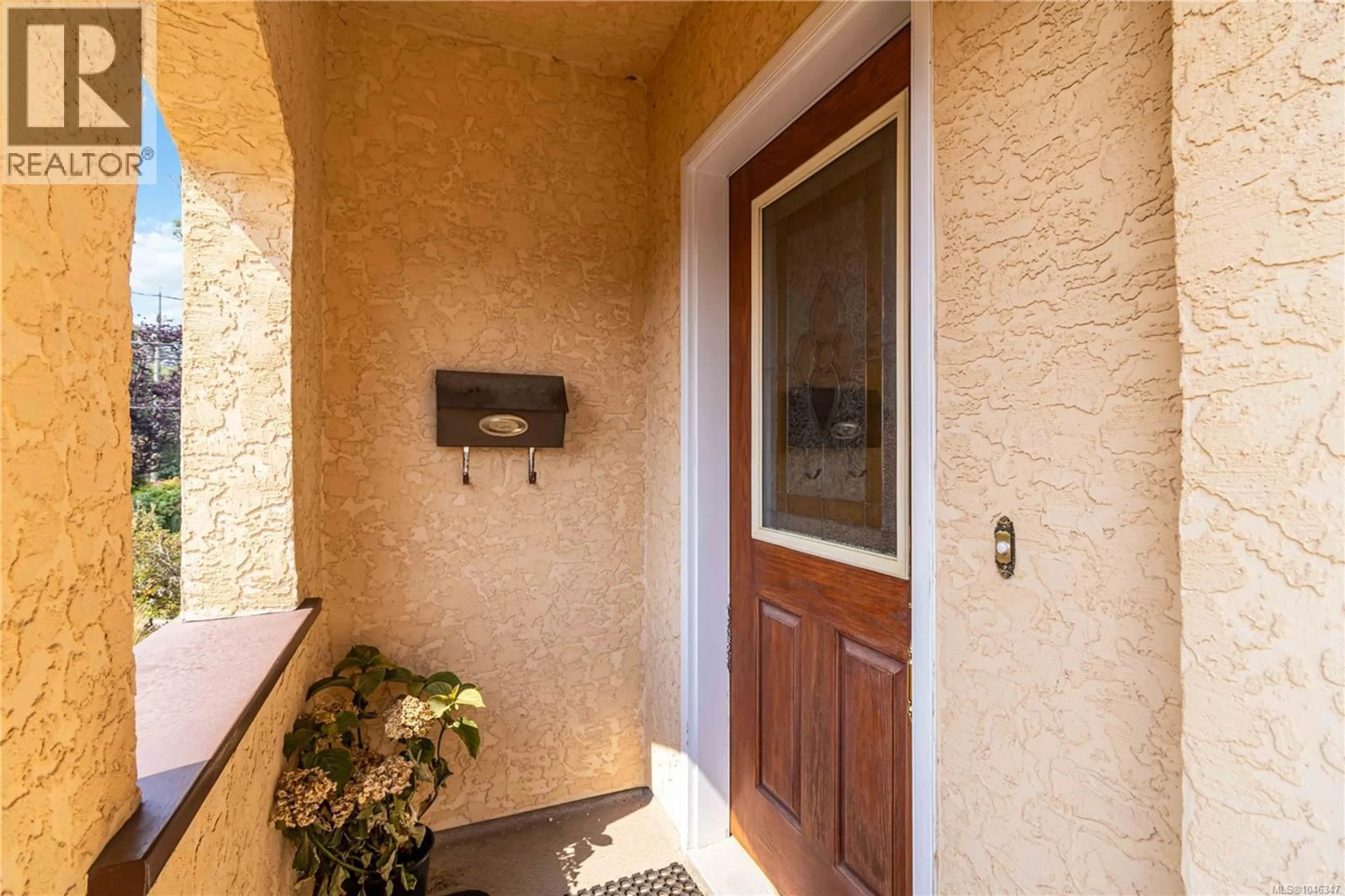 Indoor entryway for 3441 LOVAT AVENUE, Saanich British Columbia V8X1T8