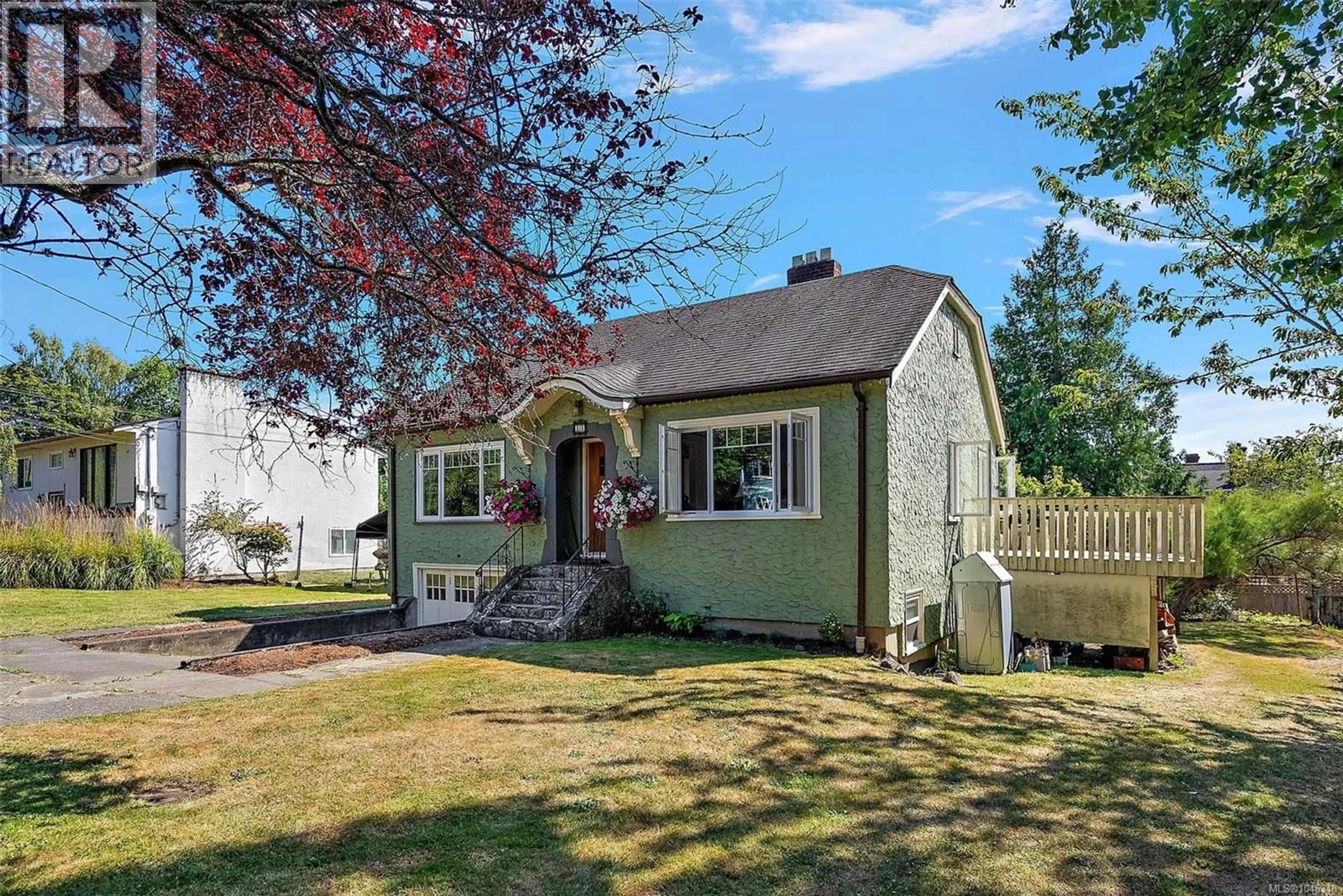 Home with vinyl exterior material, street for 81 LOGAN AVENUE, Saanich British Columbia V9A1H4