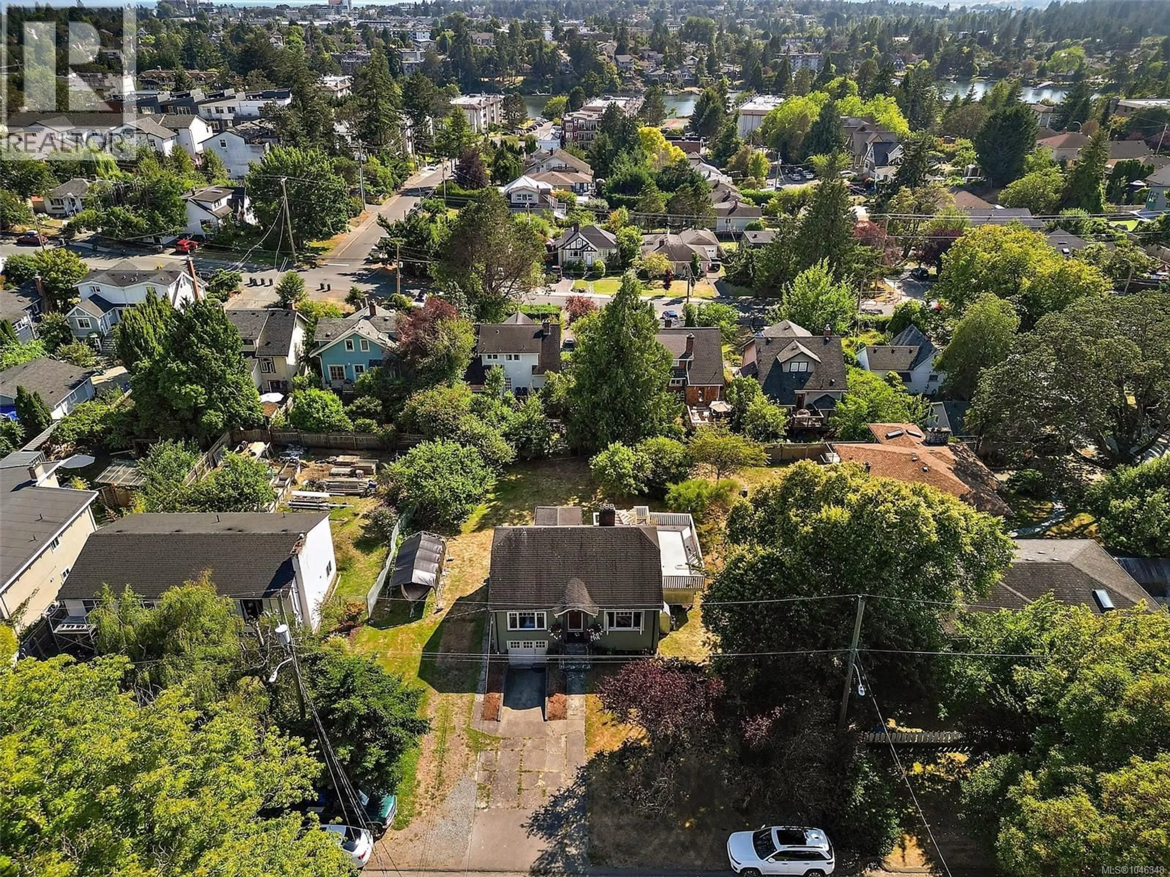 A pic from outside/outdoor area/front of a property/back of a property/a pic from drone, unknown for 81 LOGAN AVENUE, Saanich British Columbia V9A1H4