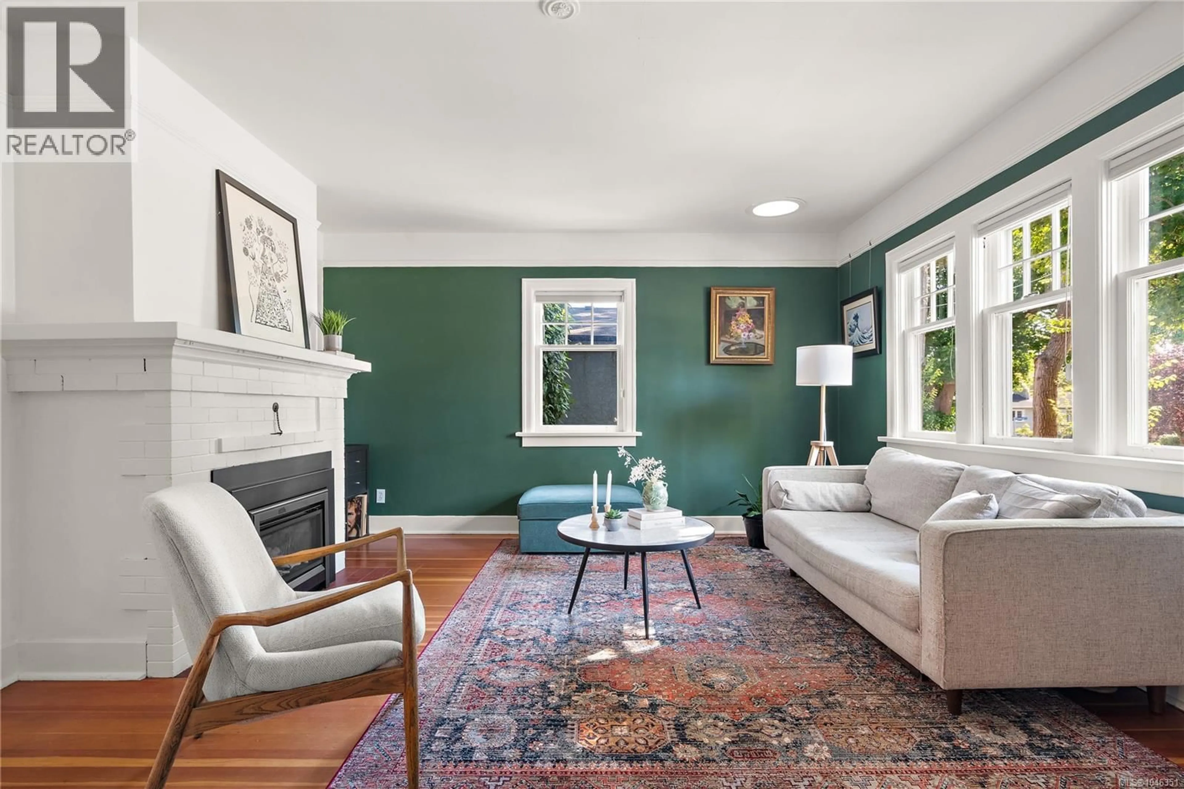 Living room with furniture, unknown for 237 WILDWOOD AVENUE, Victoria British Columbia V8S3W2