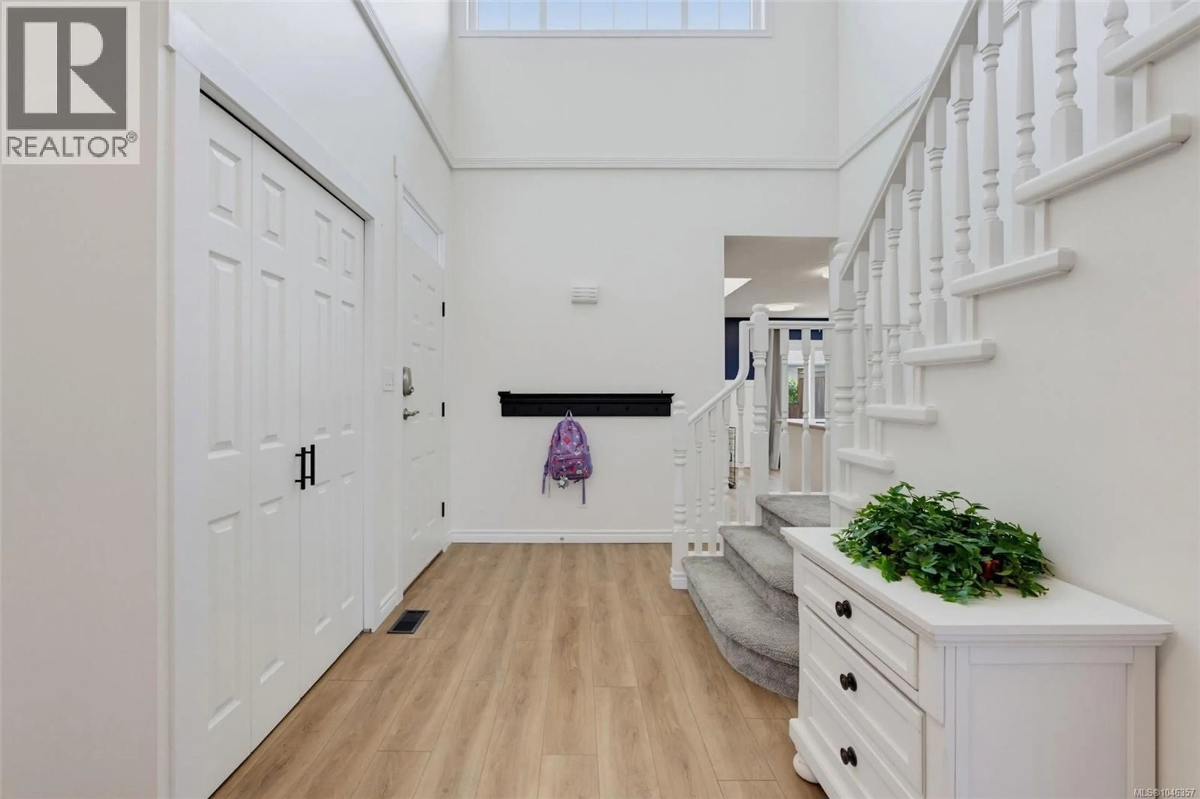 Indoor entryway for 9 - 2115 AMELIA AVENUE, Sidney British Columbia V8L3Z8