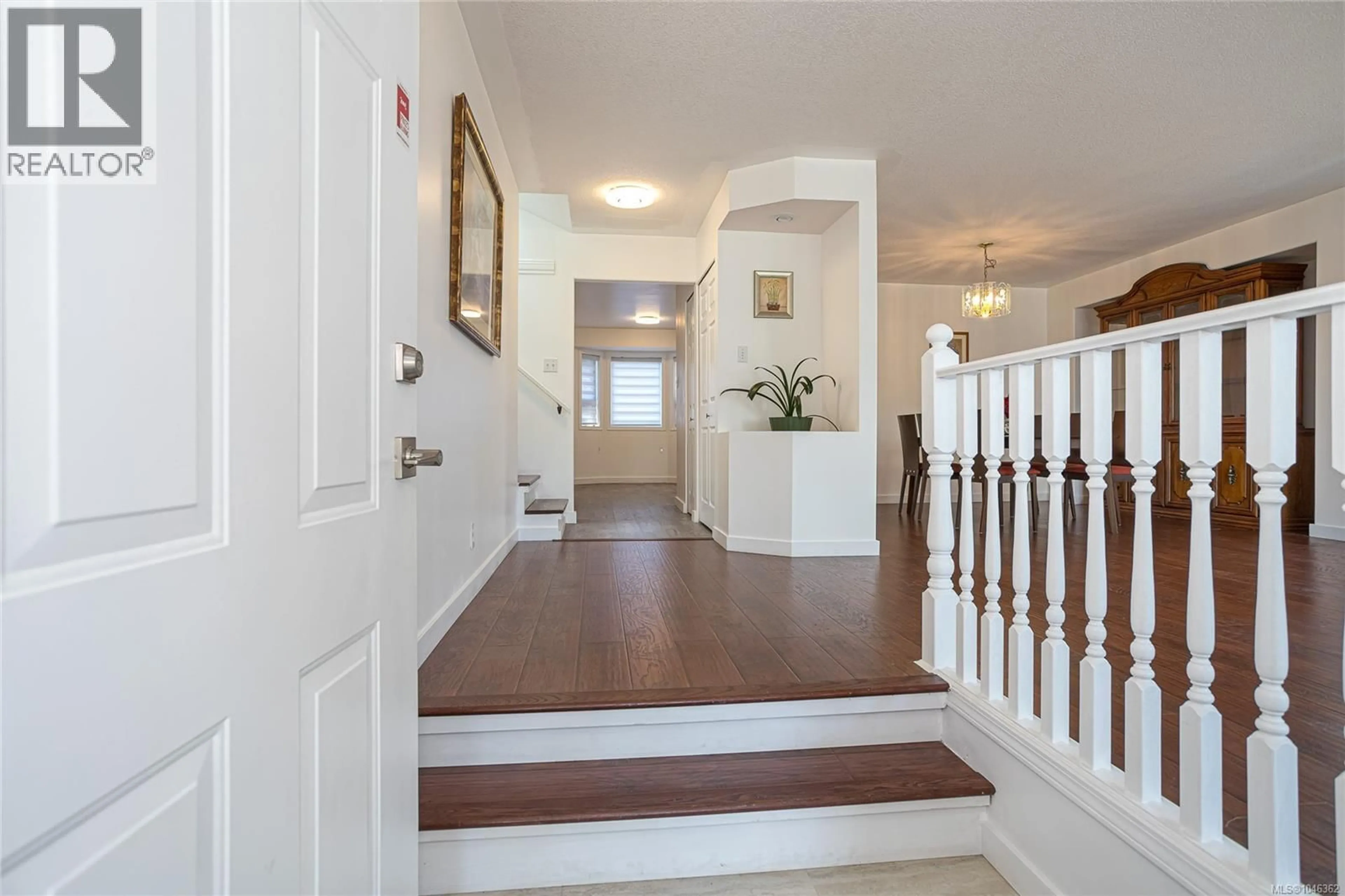 Indoor foyer for 6177 RAPHAEL DRIVE, Nanaimo British Columbia V9V1M2