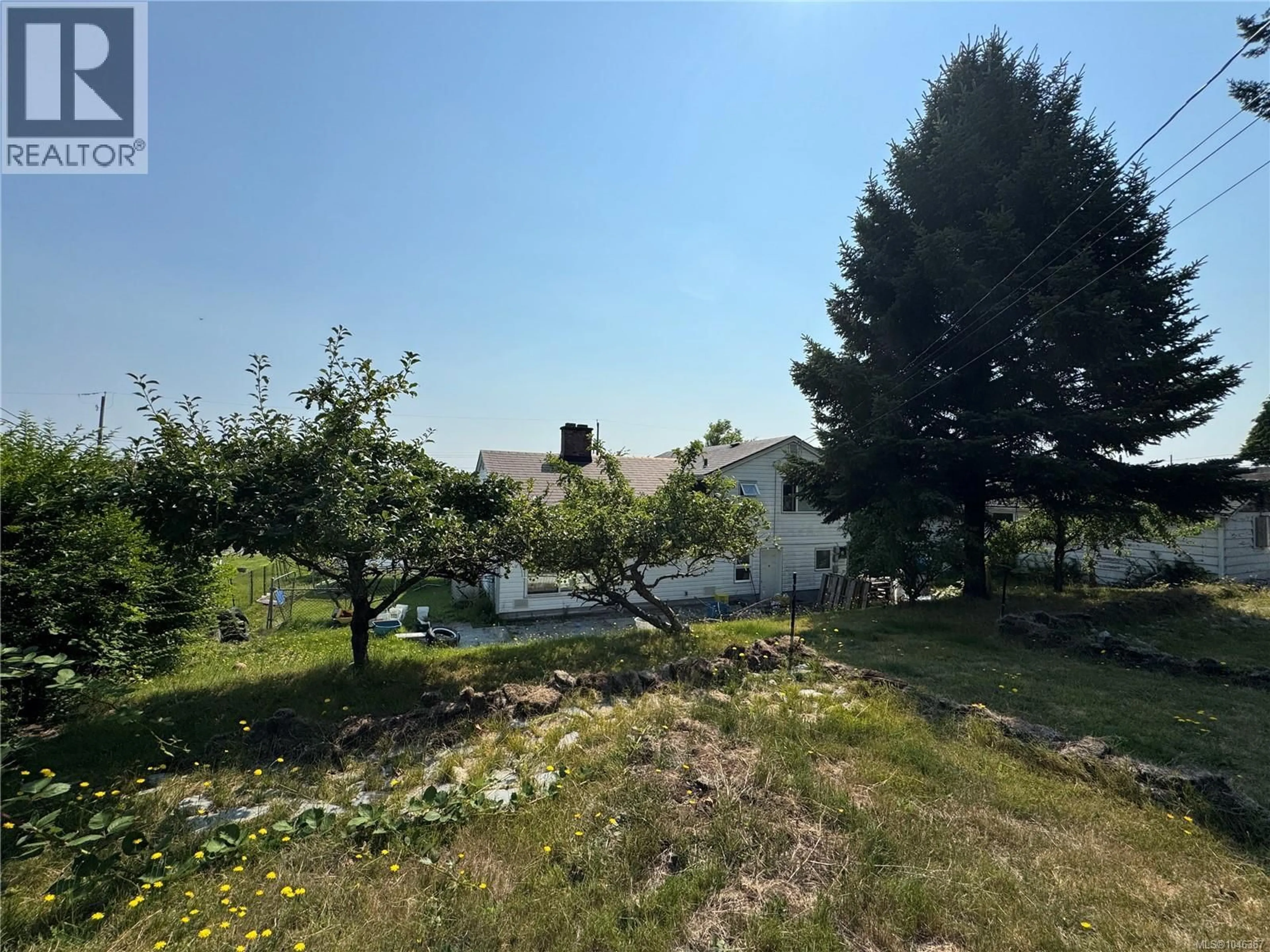 A pic from outside/outdoor area/front of a property/back of a property/a pic from drone, forest/trees view for 172 MCLEAN STREET, Campbell River British Columbia V9W2M3