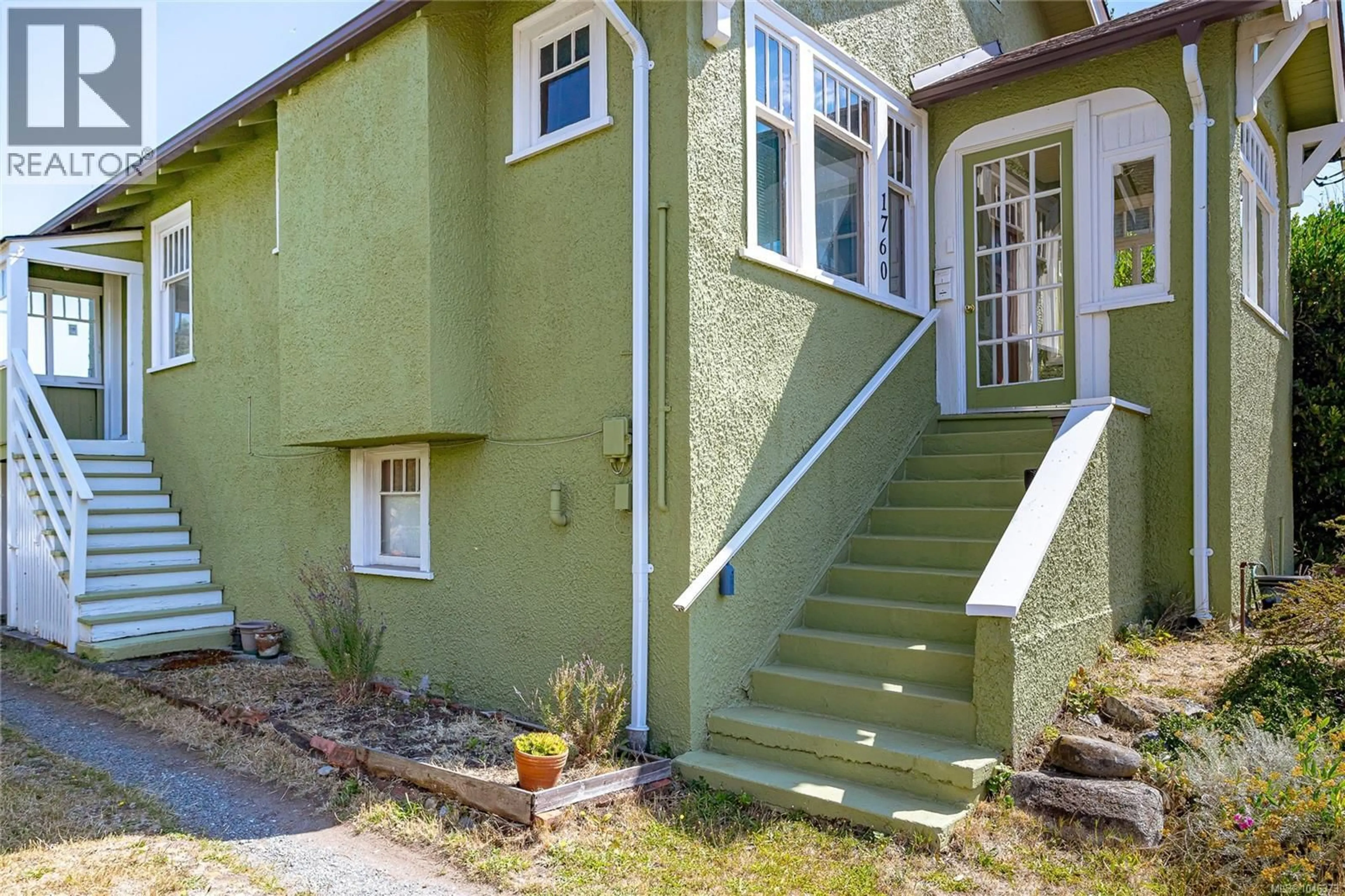 Unknown for 1760/62 HAULTAIN STREET, Victoria British Columbia V8R2L2