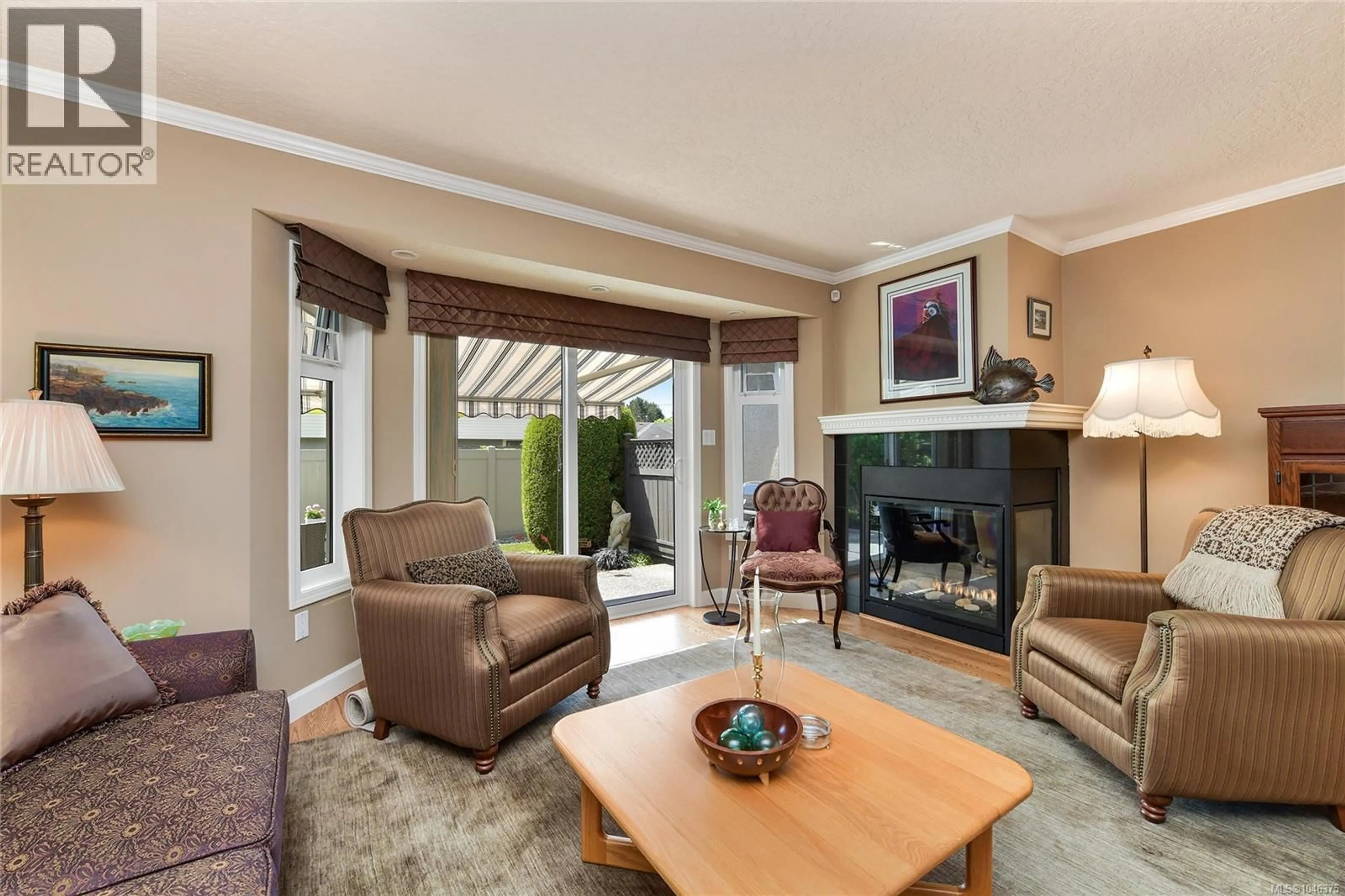 Living room with furniture, unknown for 1 - 10072 THIRD STREET, Sidney British Columbia V8L3B3