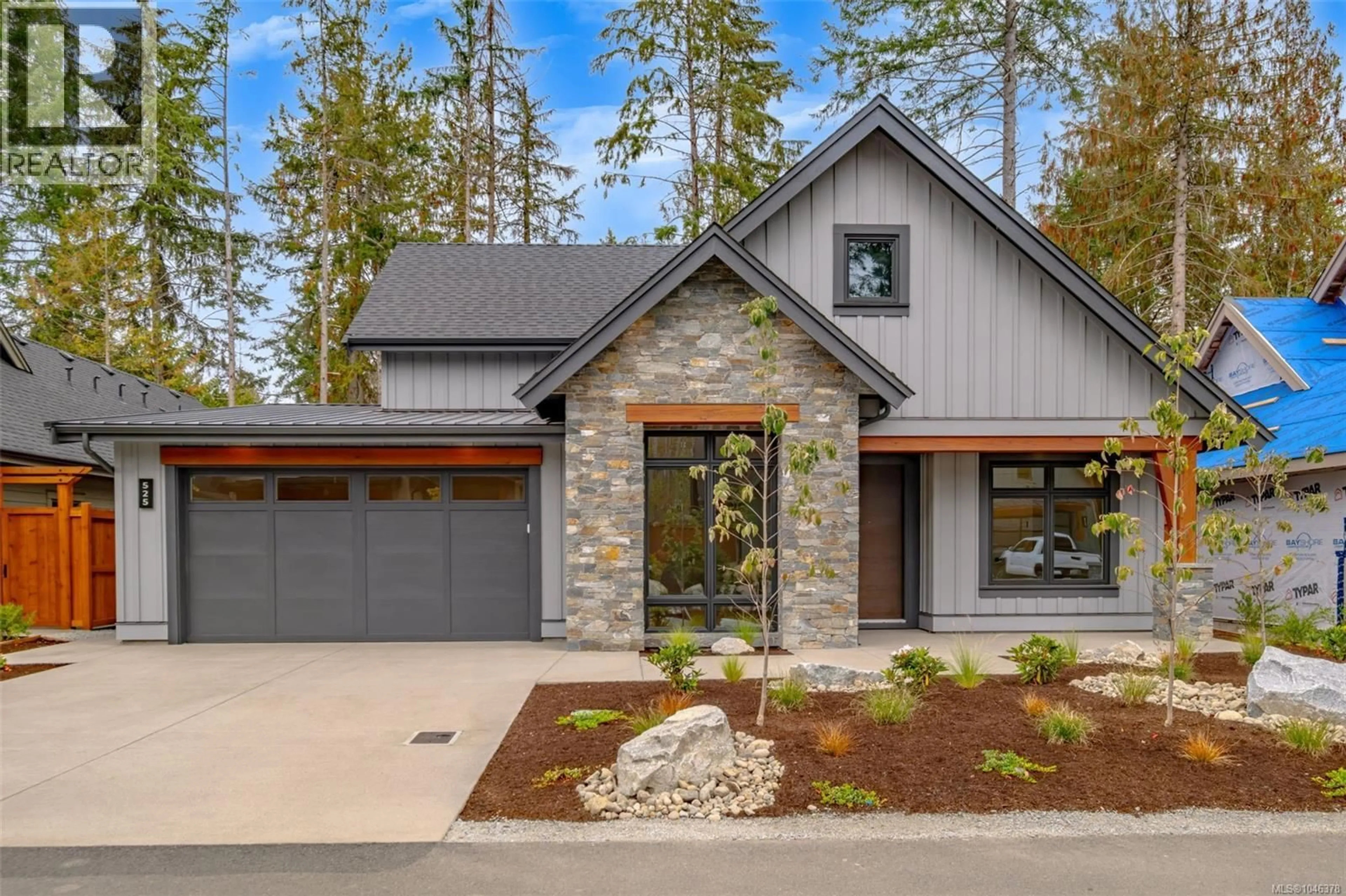 Home with brick exterior material, mountain view for 525 HOLE-IN-ONE DRIVE, Qualicum Beach British Columbia V9K0B9