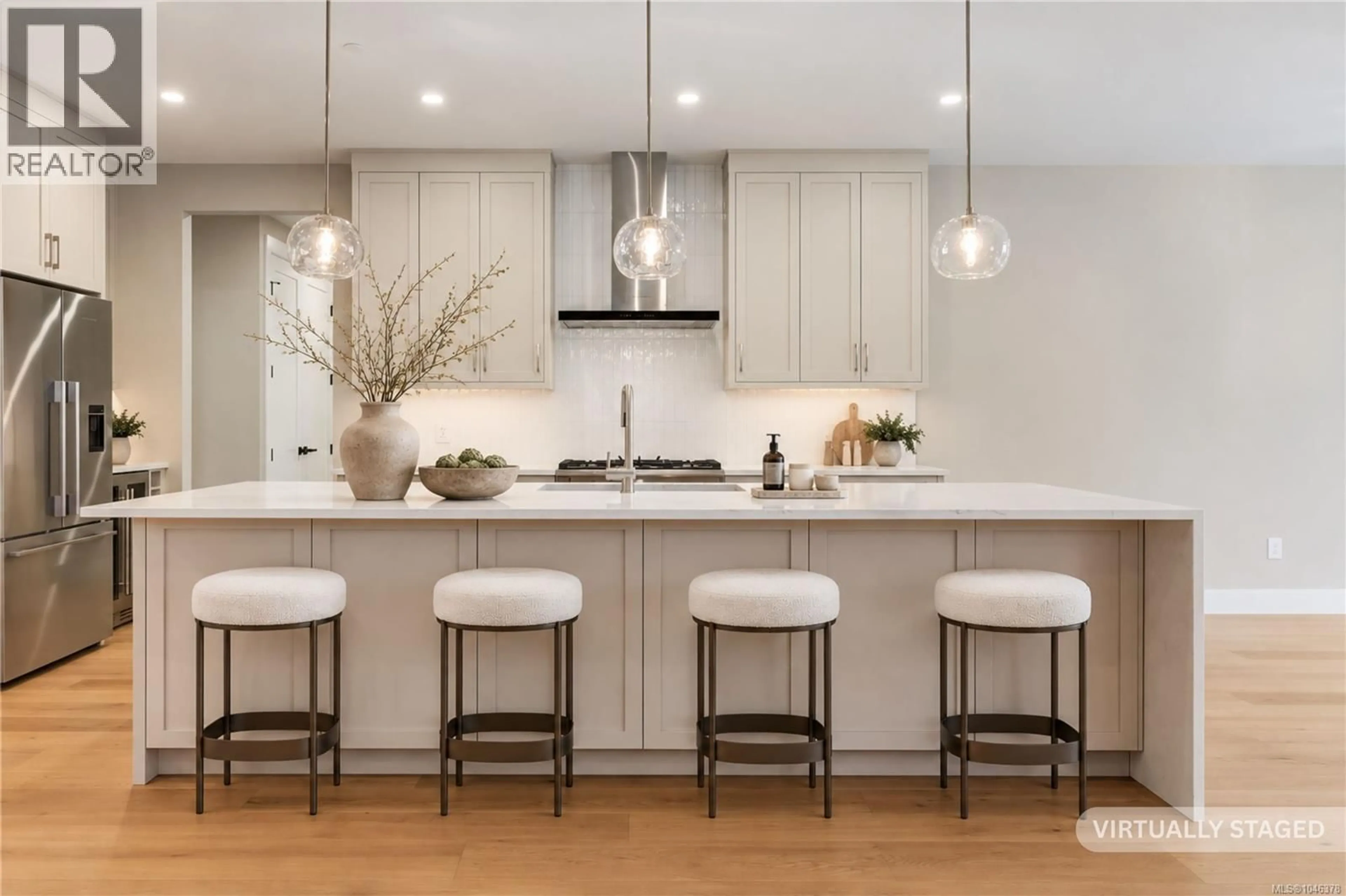 Contemporary kitchen, unknown for 525 HOLE-IN-ONE DRIVE, Qualicum Beach British Columbia V9K0B9