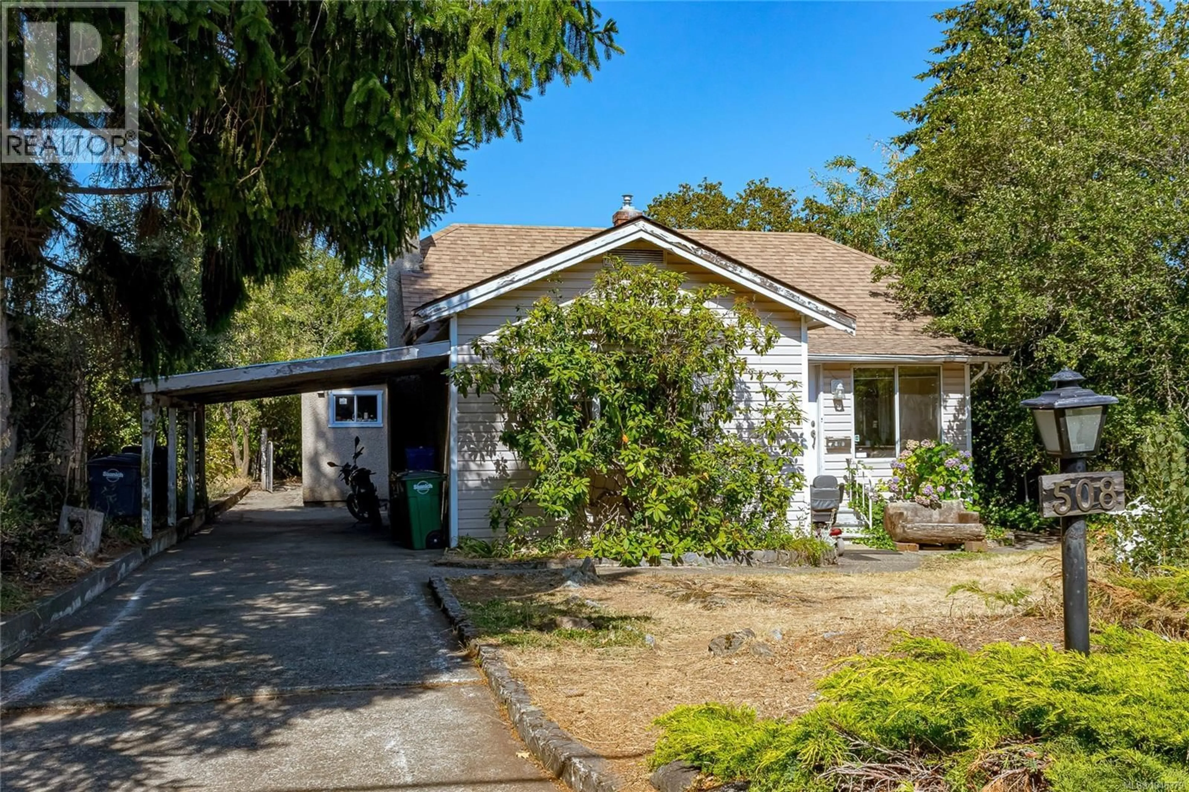 A pic from outside/outdoor area/front of a property/back of a property/a pic from drone, street for 508 DAVIDA AVENUE, Saanich British Columbia V9A2C7