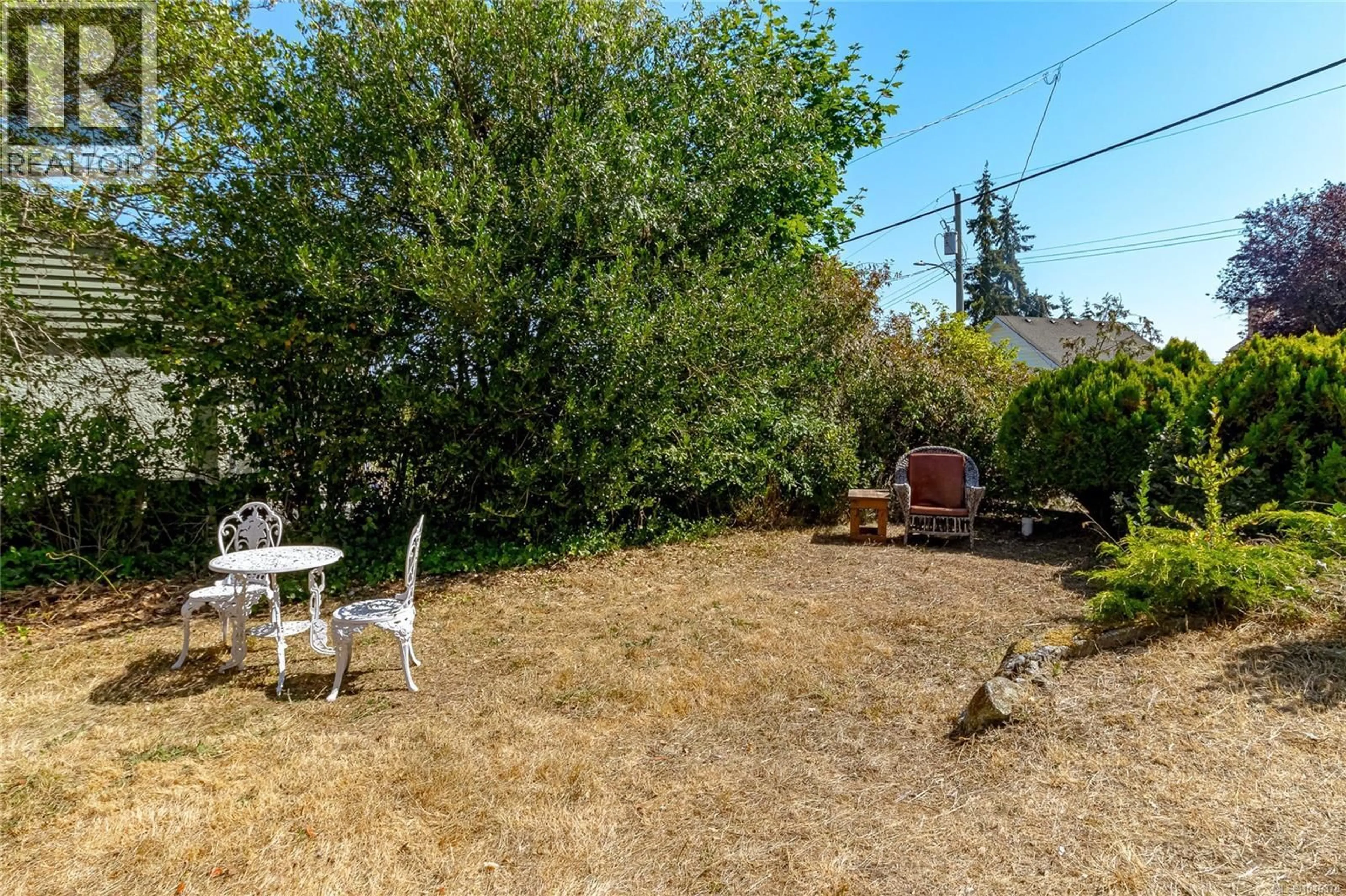 Patio, street for 508 DAVIDA AVENUE, Saanich British Columbia V9A2C7
