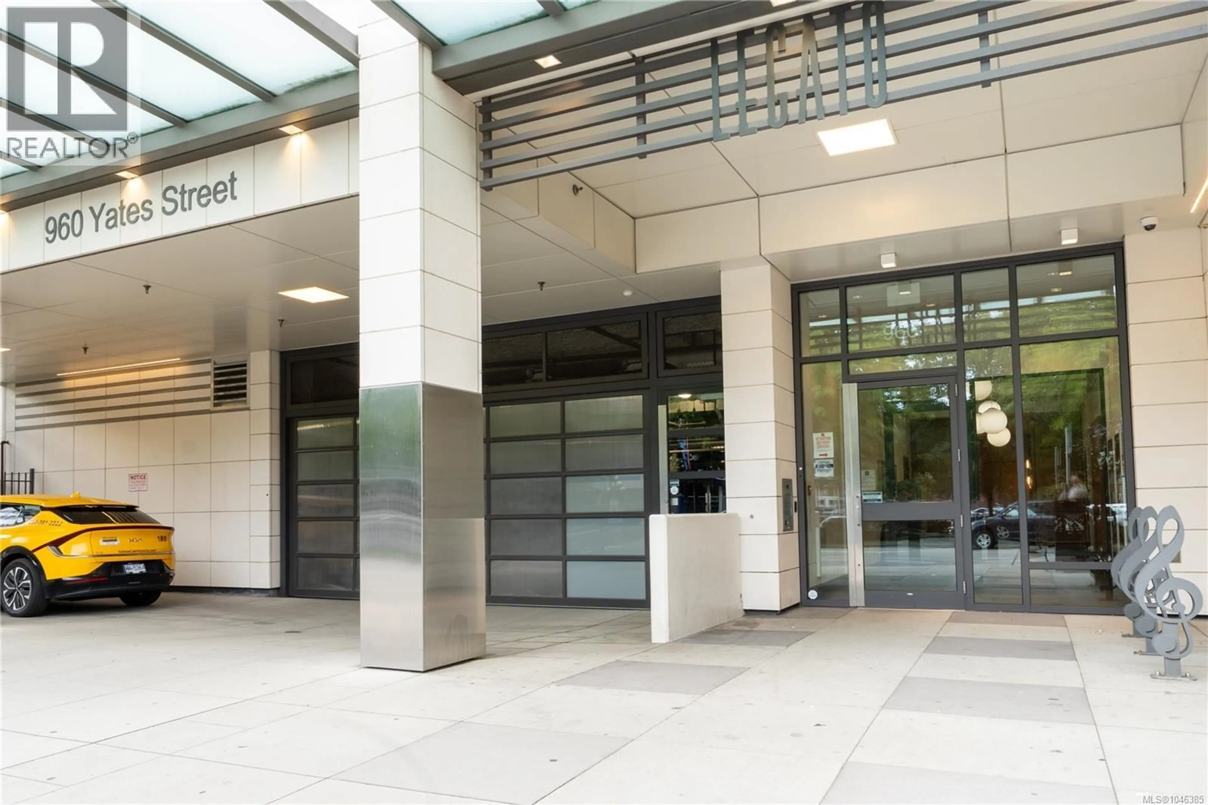 Indoor foyer for 806 - 960 YATES STREET, Victoria British Columbia V8V3M3
