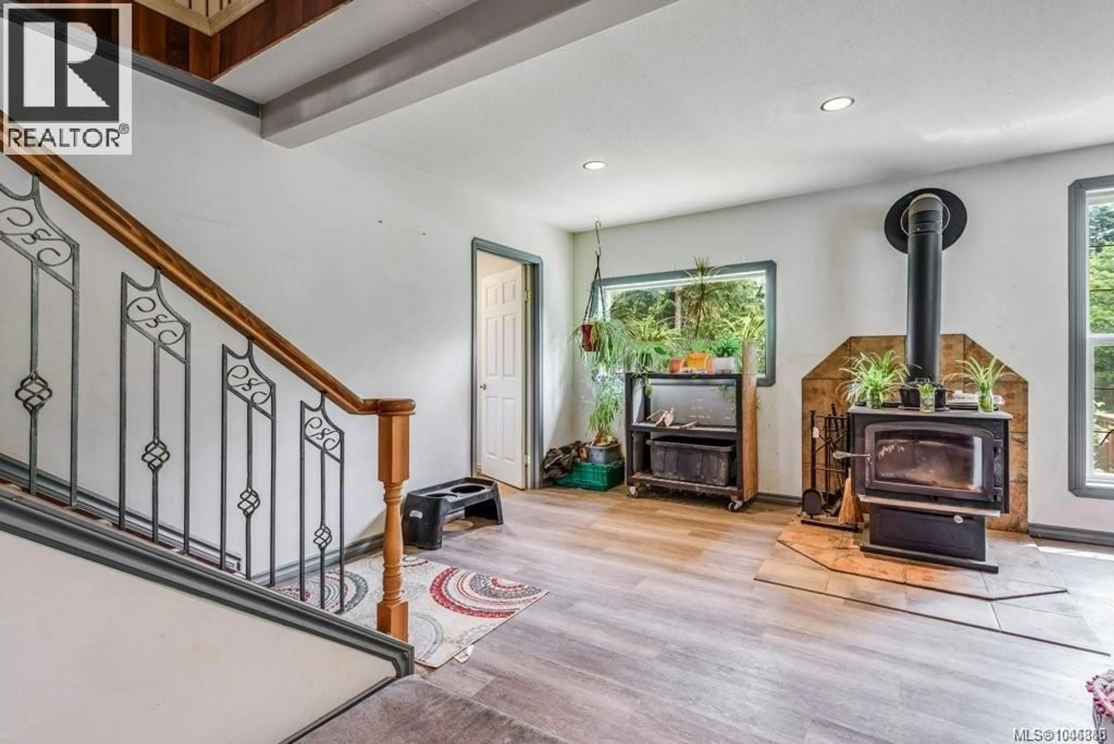 Indoor entryway for 2524 MACAULAY ROAD, Black Creek British Columbia V9J1B5