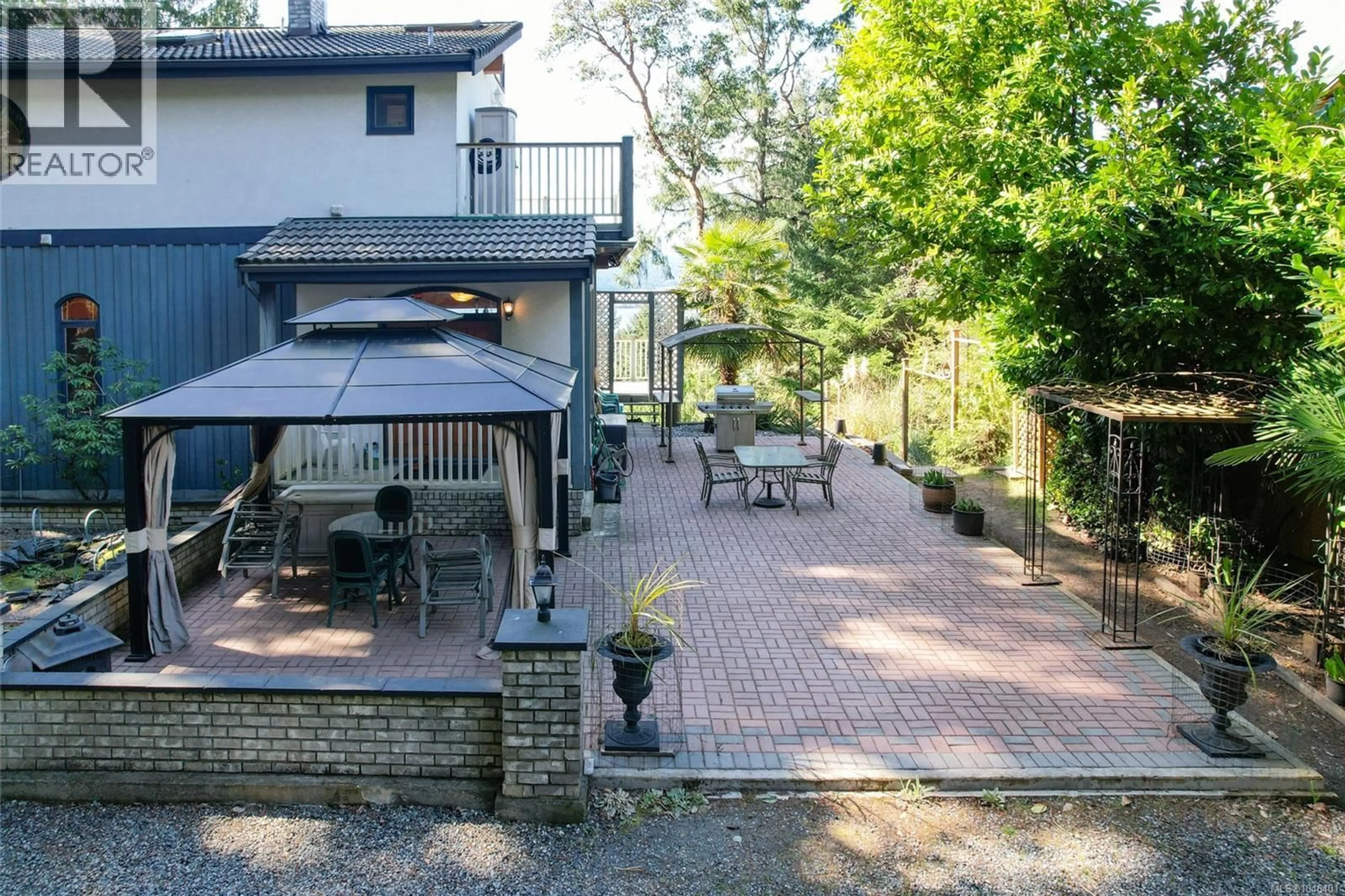 Patio, street for 1059 PAT BURNS AVENUE, Gabriola Island British Columbia V0R1X2