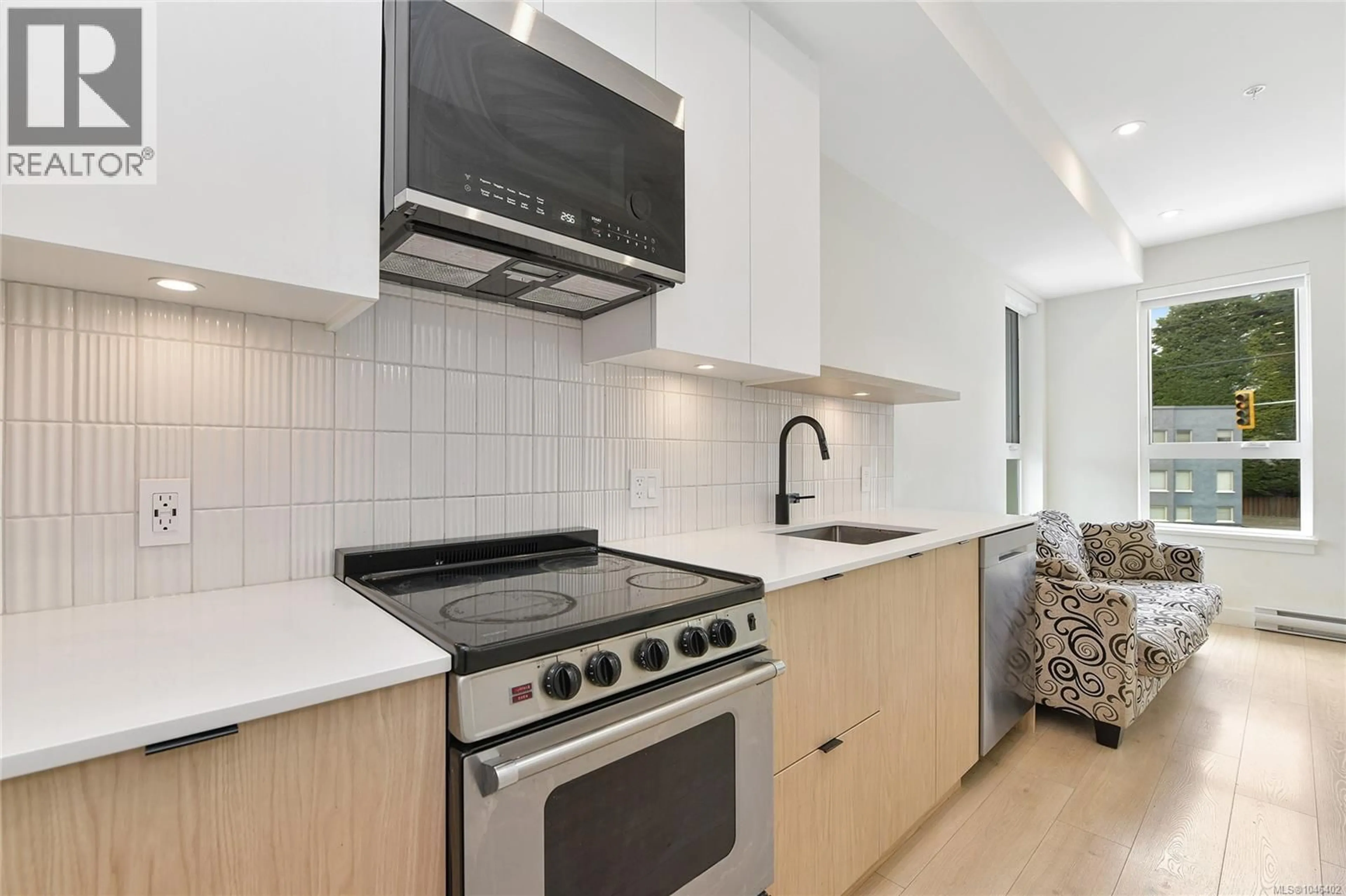 Standard kitchen, unknown for 201 - 1301 HILLSIDE AVENUE, Victoria British Columbia V8T2B3
