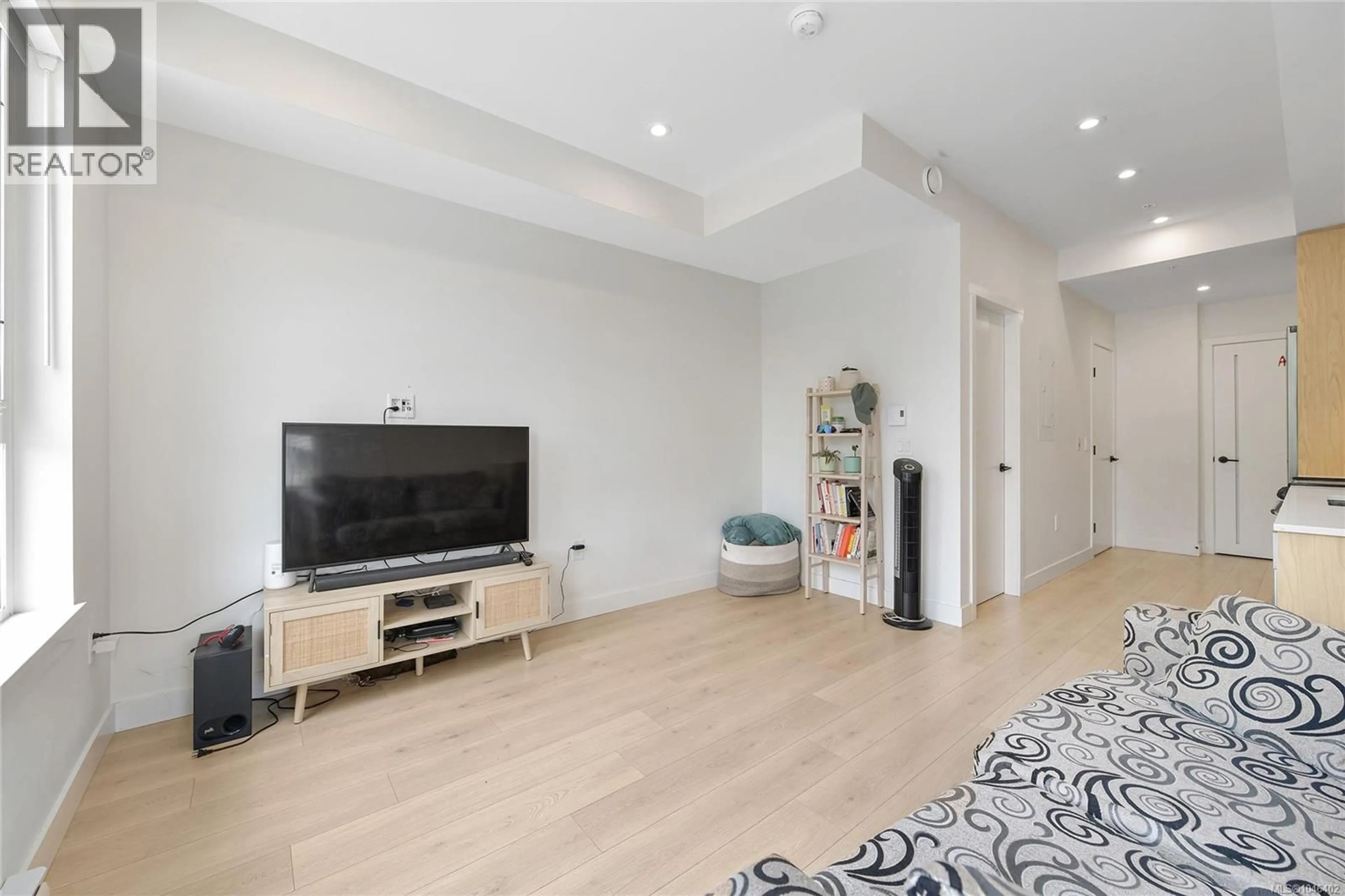 A pic of a room for 201 - 1301 HILLSIDE AVENUE, Victoria British Columbia V8T2B3