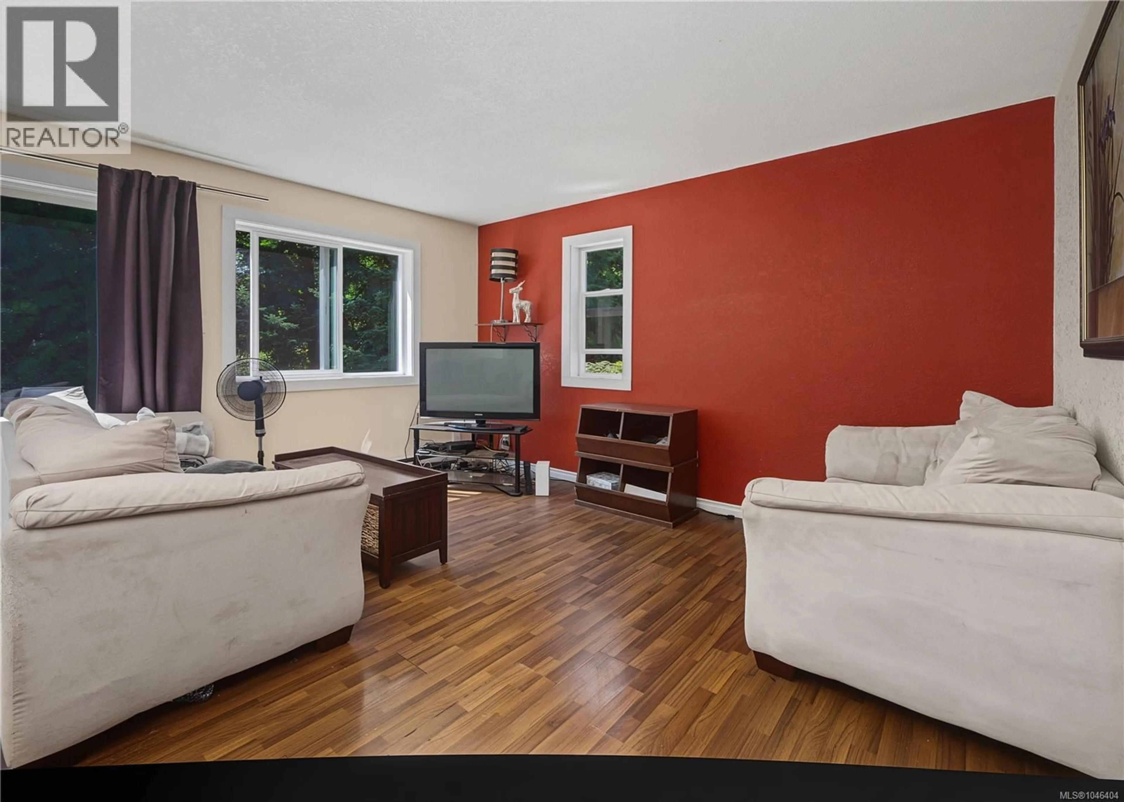 Living room with furniture, wood/laminate floor for 2 - 5140 CAROL PLACE, Nanaimo British Columbia V9T5Z3