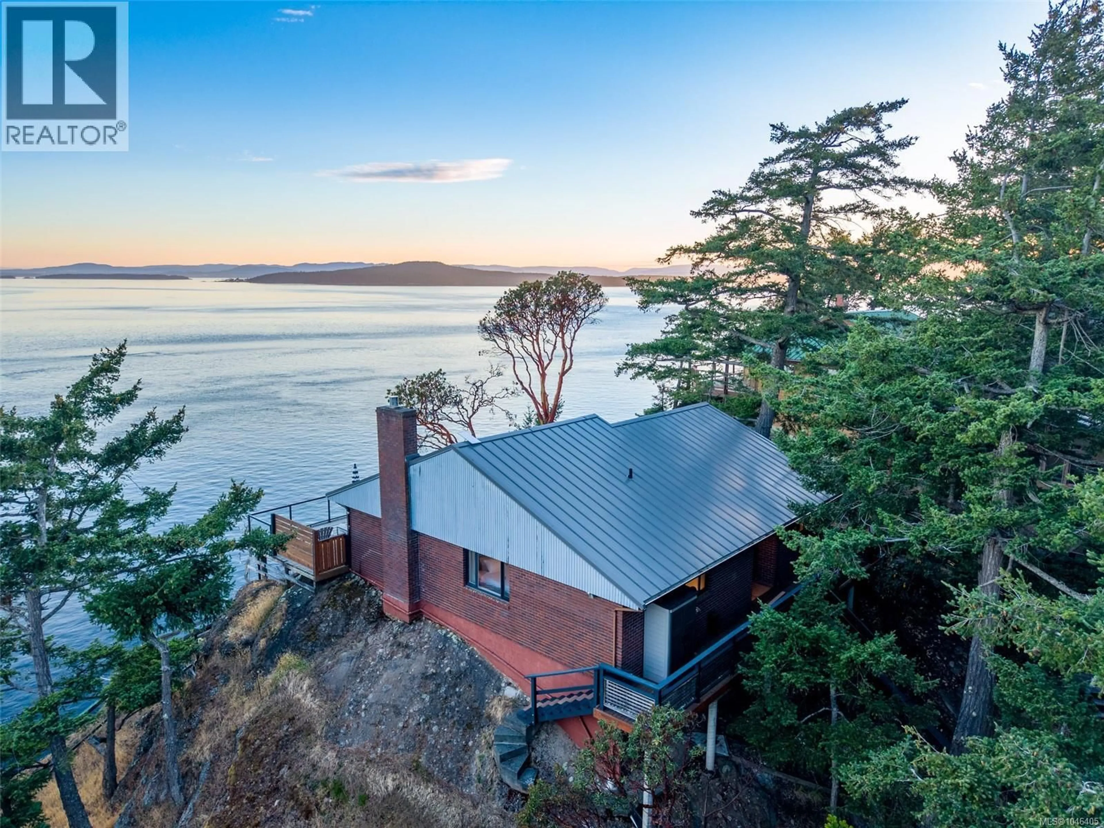 A pic from outside/outdoor area/front of a property/back of a property/a pic from drone, water/lake/river/ocean view for 7918 SWANSON VIEW DRIVE, Pender Island British Columbia V0N2M2