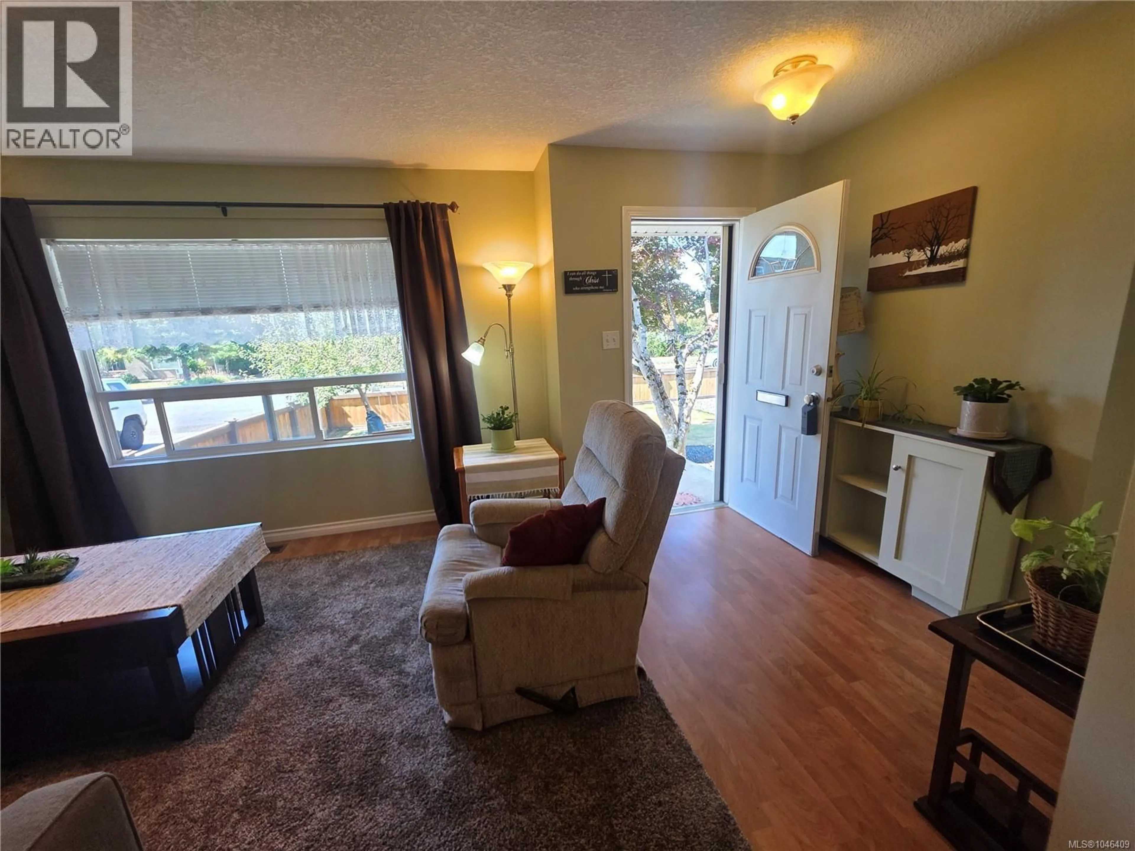 Living room with furniture, wood/laminate floor for 3871 ANDERSON AVENUE, Port Alberni British Columbia V9Y5B1